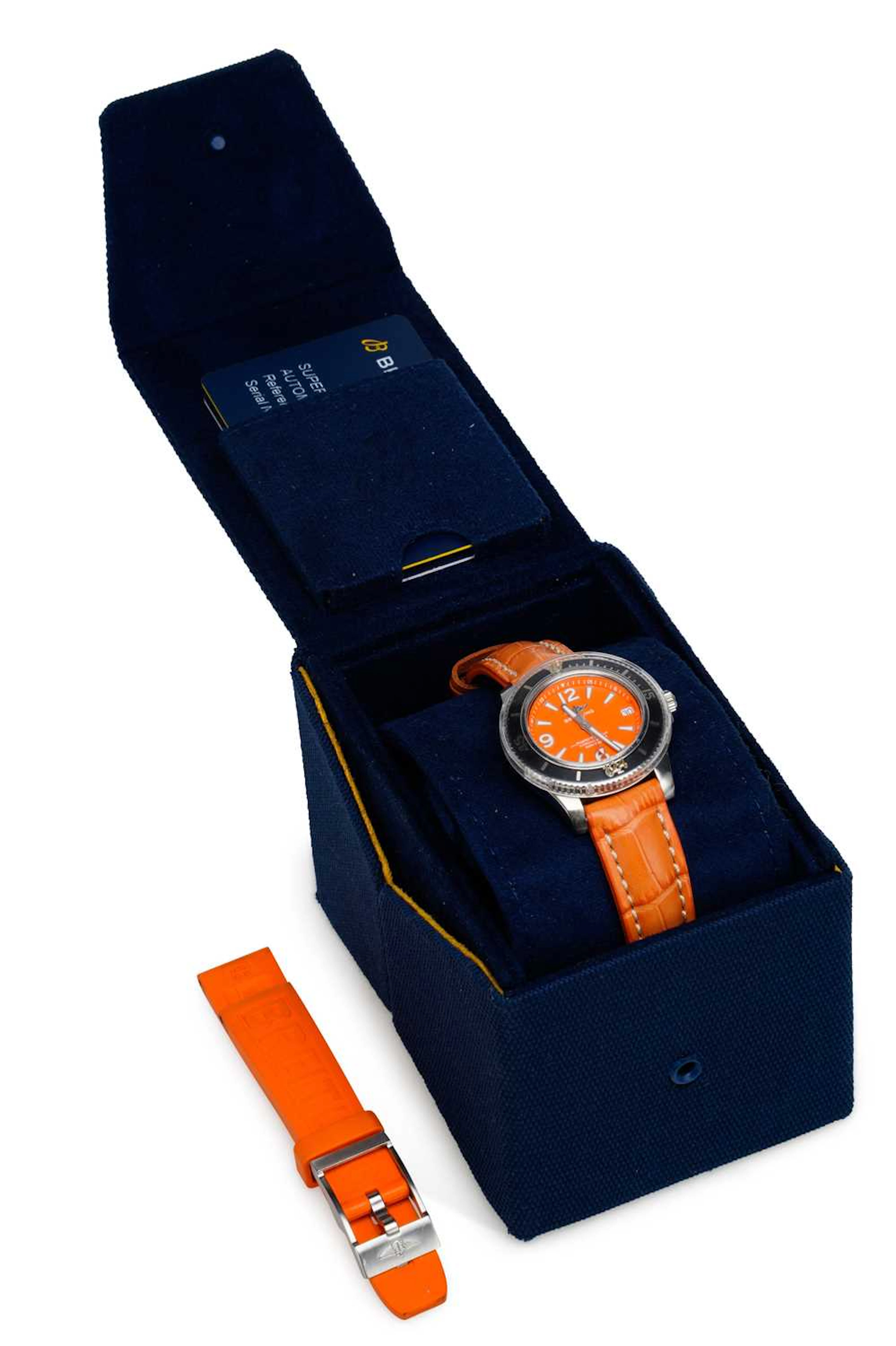 A BREITLING SUPEROCEAN 36 AUTOMATIC STRAP WATCH