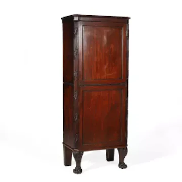 A MAHOGANY SIDE CABINET
