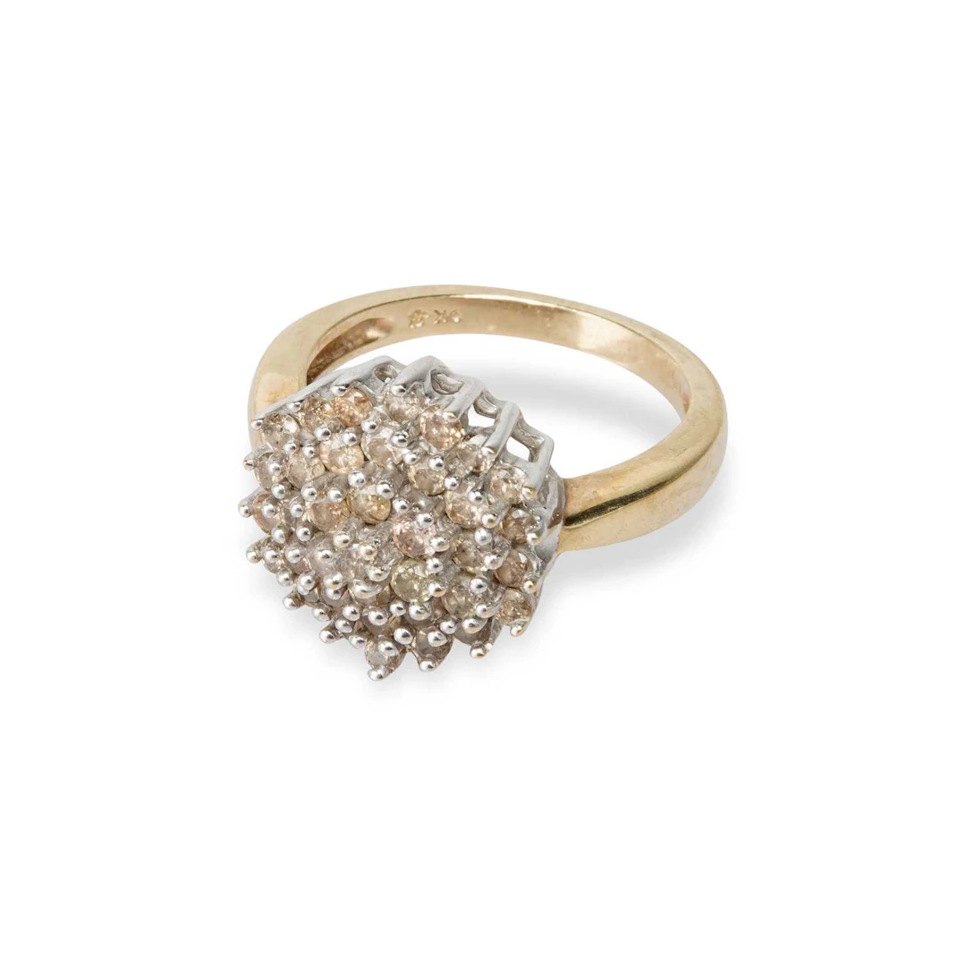 A 9 CARAT GOLD DIAMOND CLUSTER RING