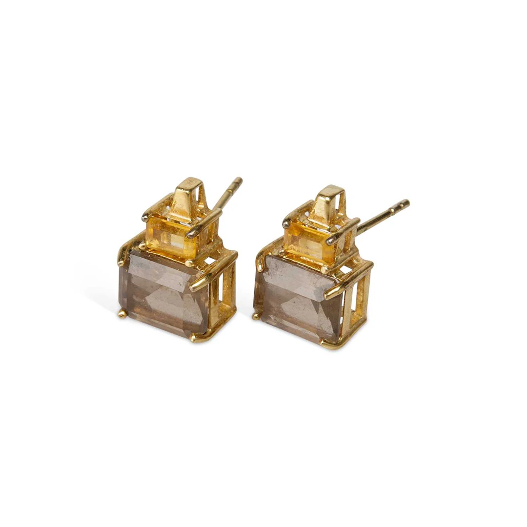A PAIR OF 9 CARAT GOLD CITRINE AND SMOKY QUARTZ EARRINGS