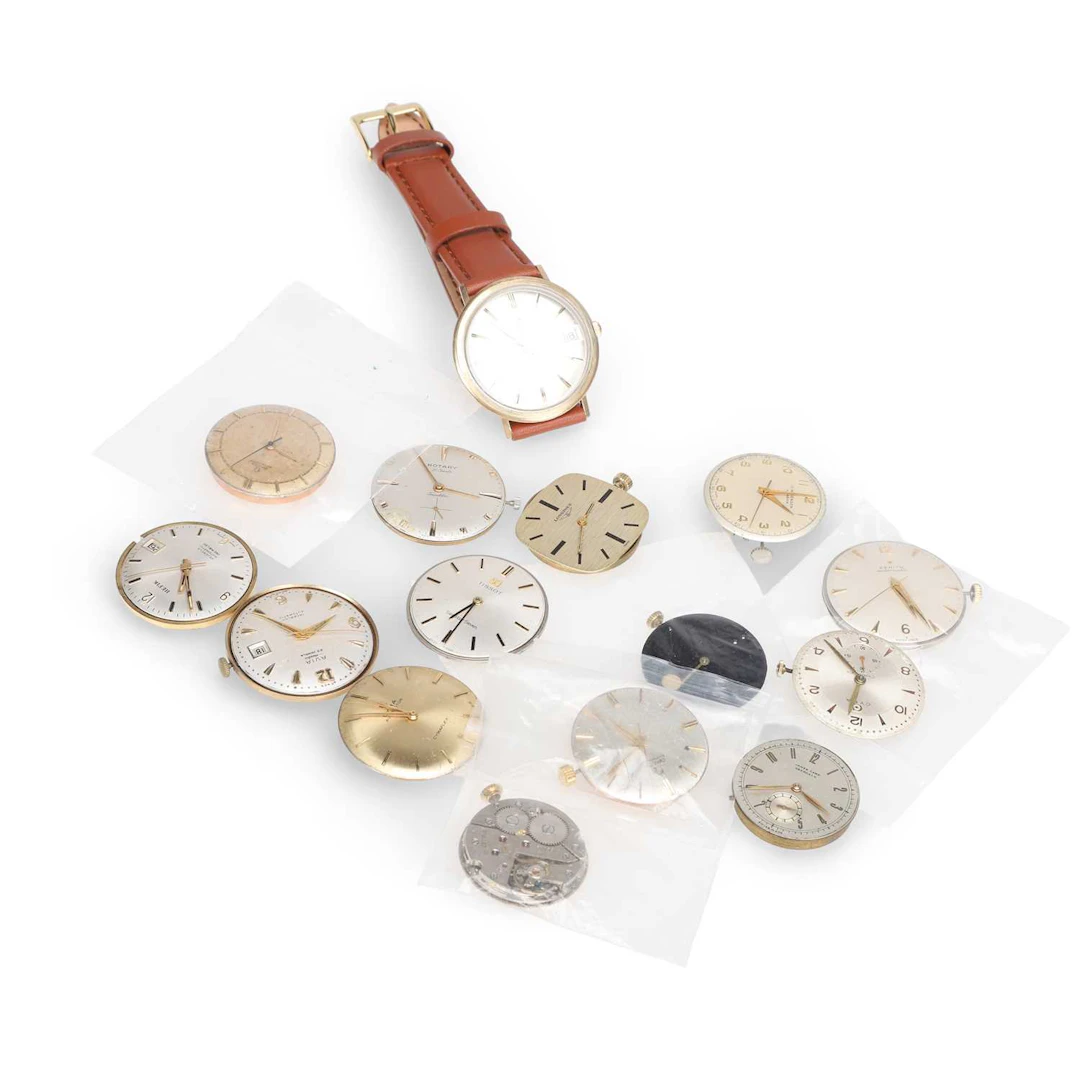 A GENTS HAMILTON WATCH AND FOURTEEN WATCH MOVEMENTS