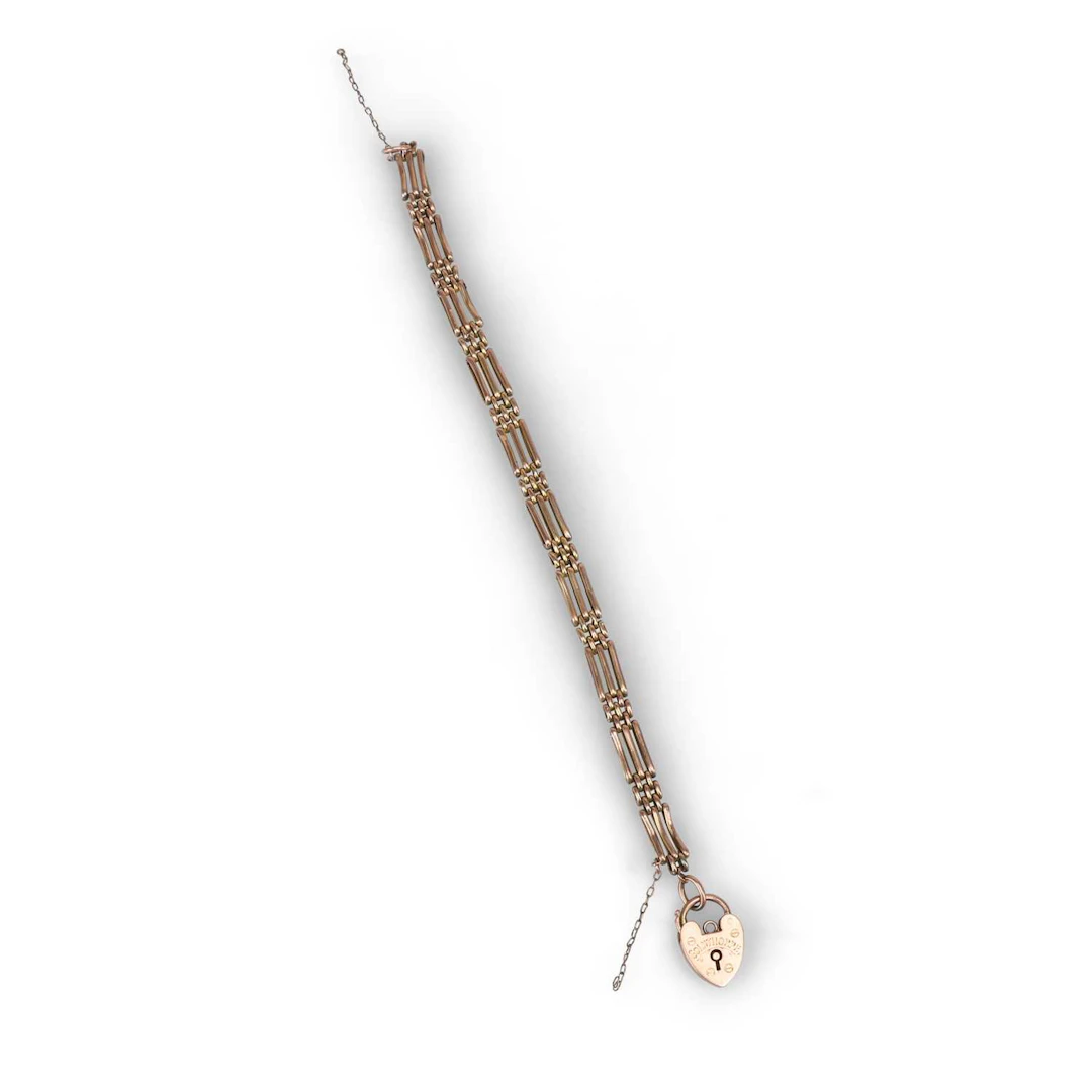 A 9 CARAT GOLD GATE LINK BRACELET