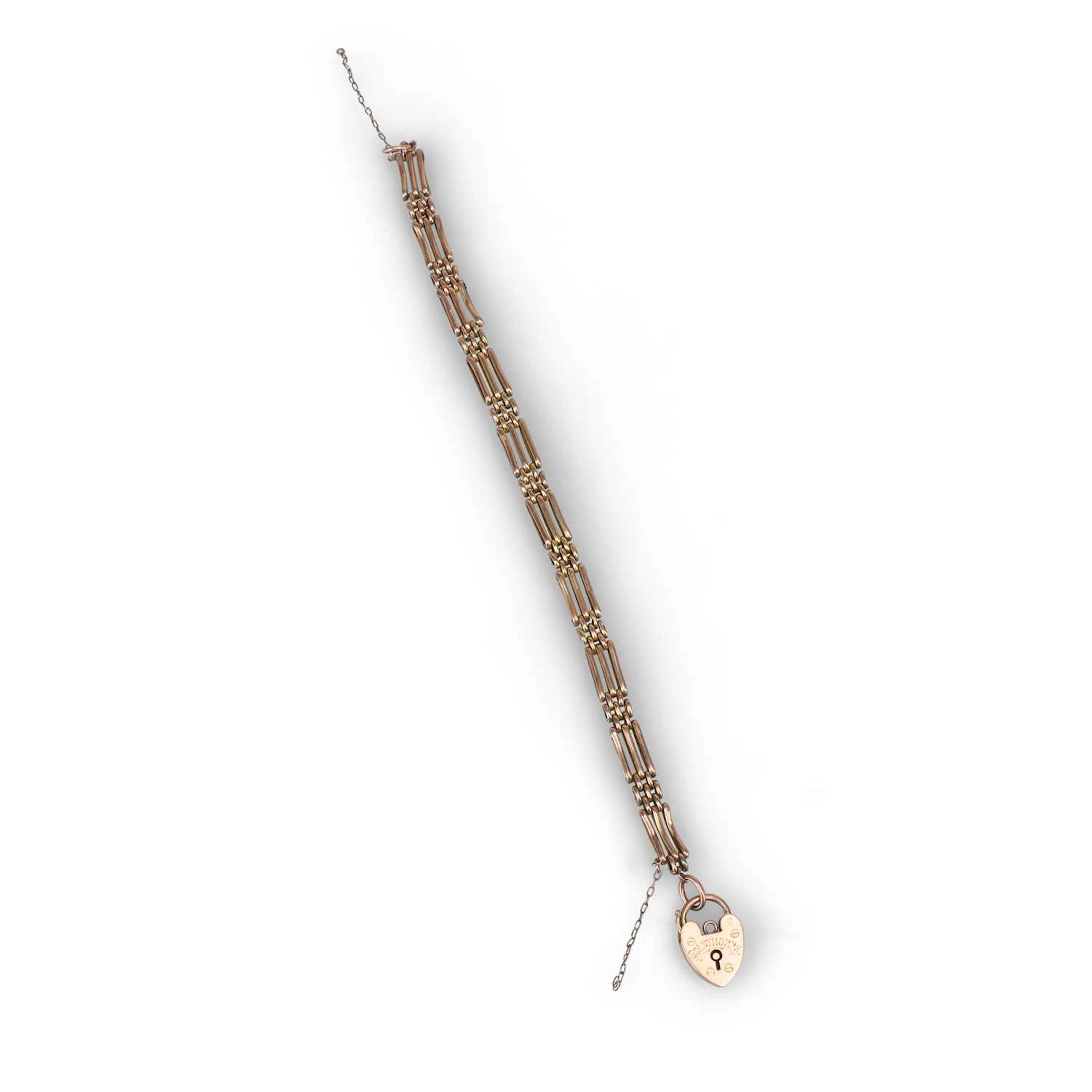 A 9 CARAT GOLD GATE LINK BRACELET