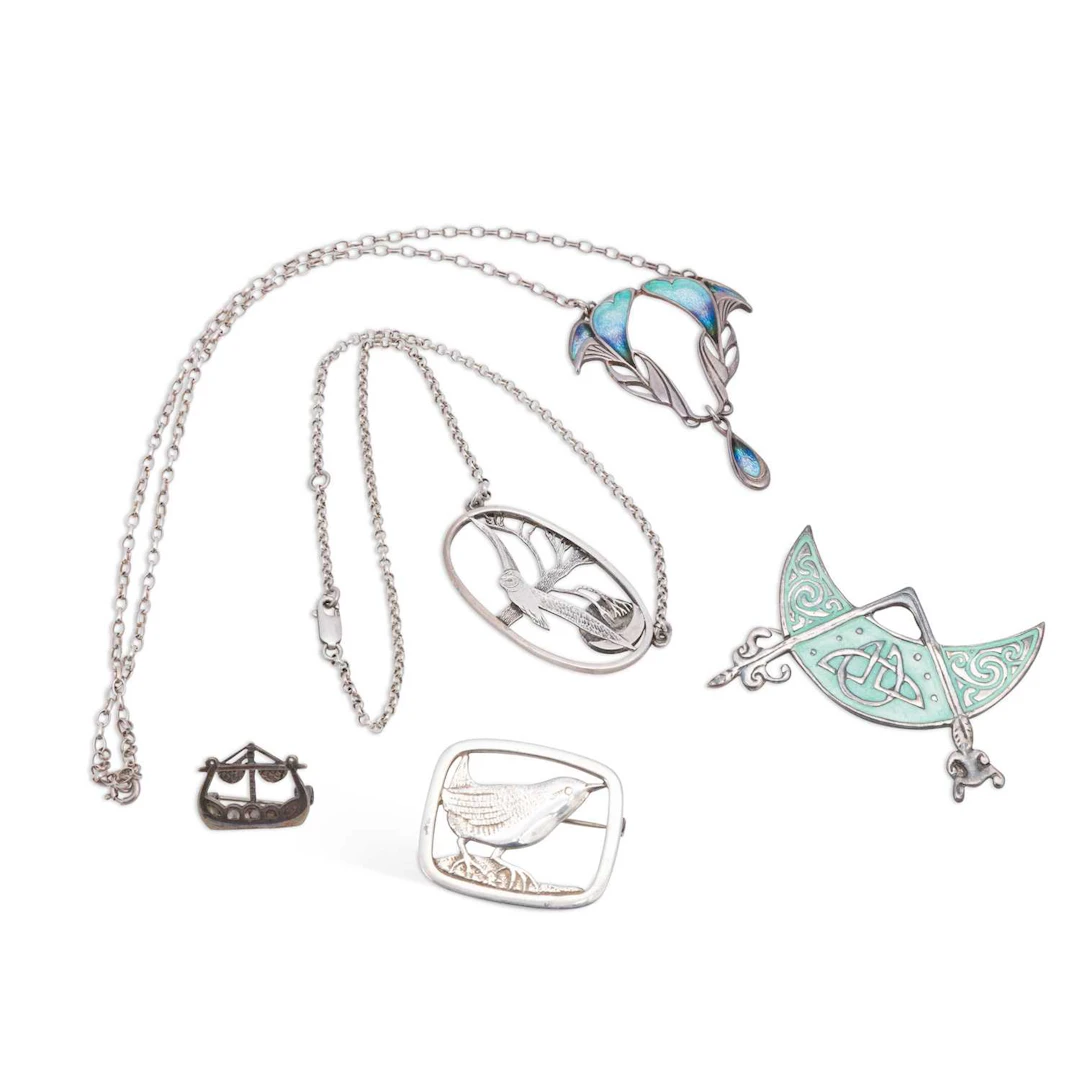 A COLLECTION OF SCOTTISH AND CELTIC SILVER JEWELLERY