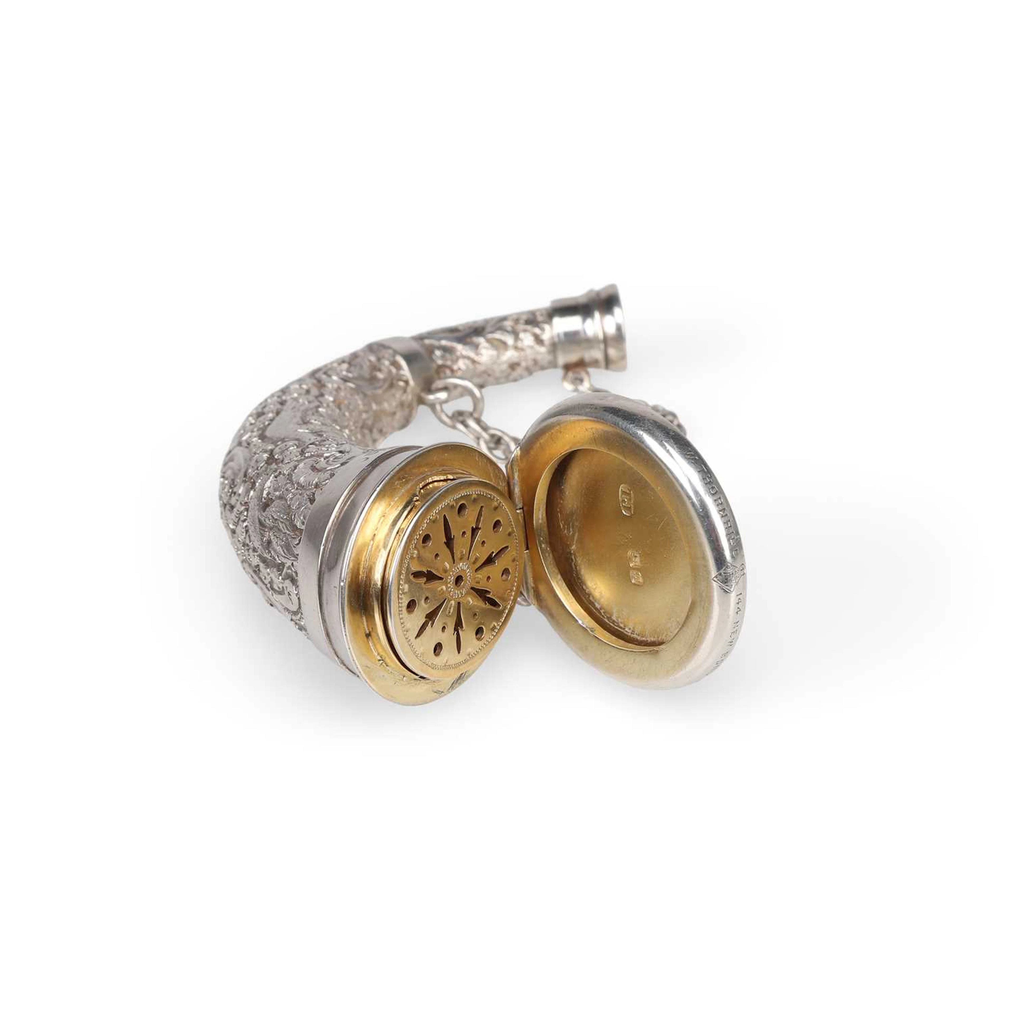 A VICTORIAN SILVER NOVELTY VINAIGRETTE MODELLED AS A POWDER HORN