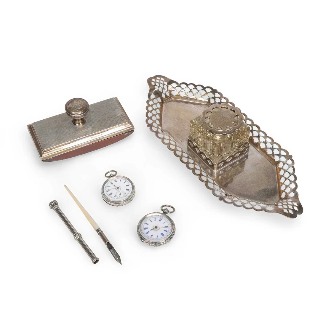 A GROUP OF EDWARDIAN AND LATER SILVER