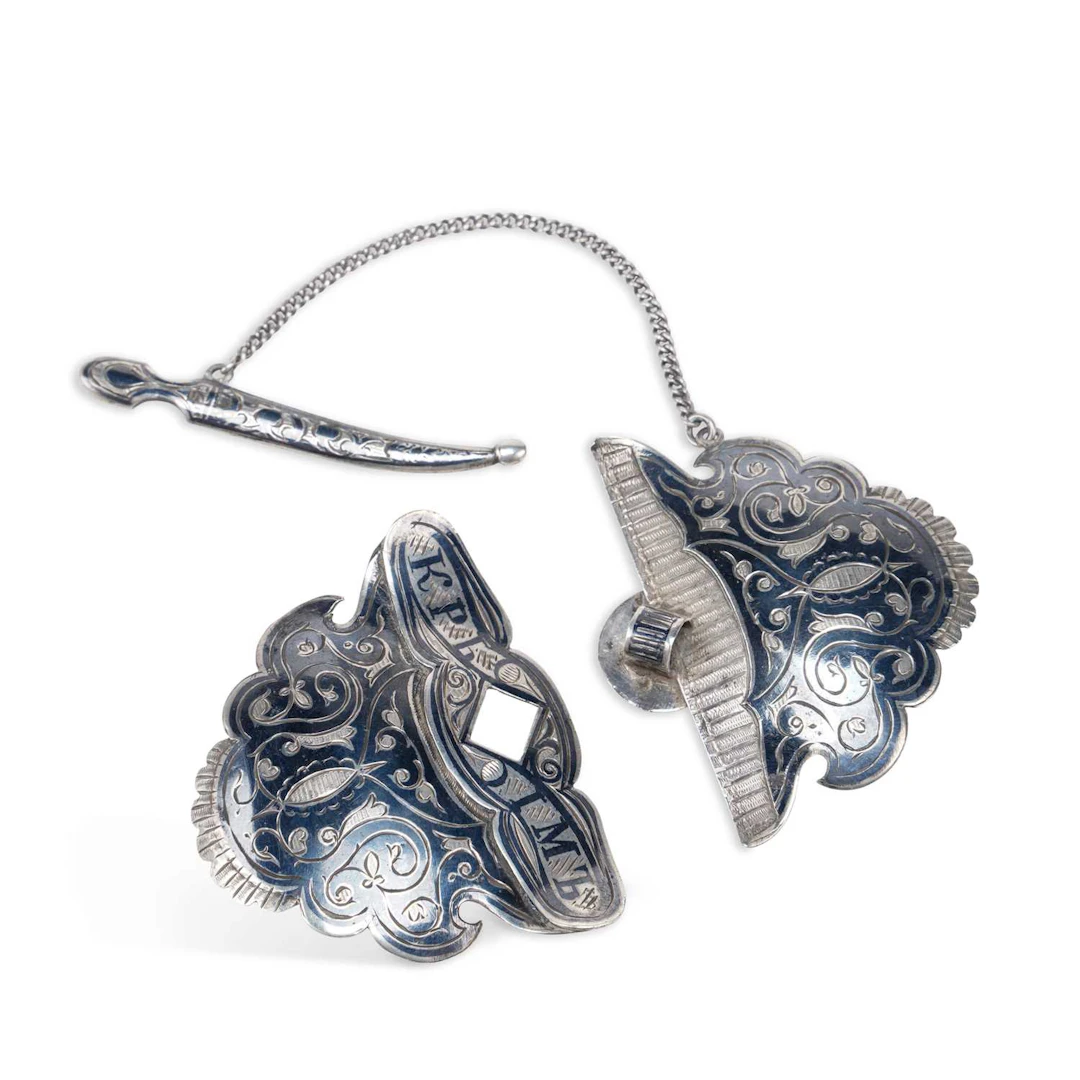 A RUSSIAN SILVER AND NIELLO DAGGER BUCKLE