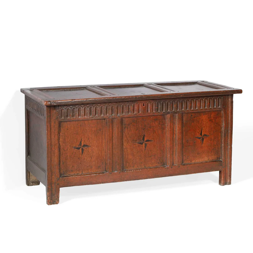 AN INLAID OAK COFFER