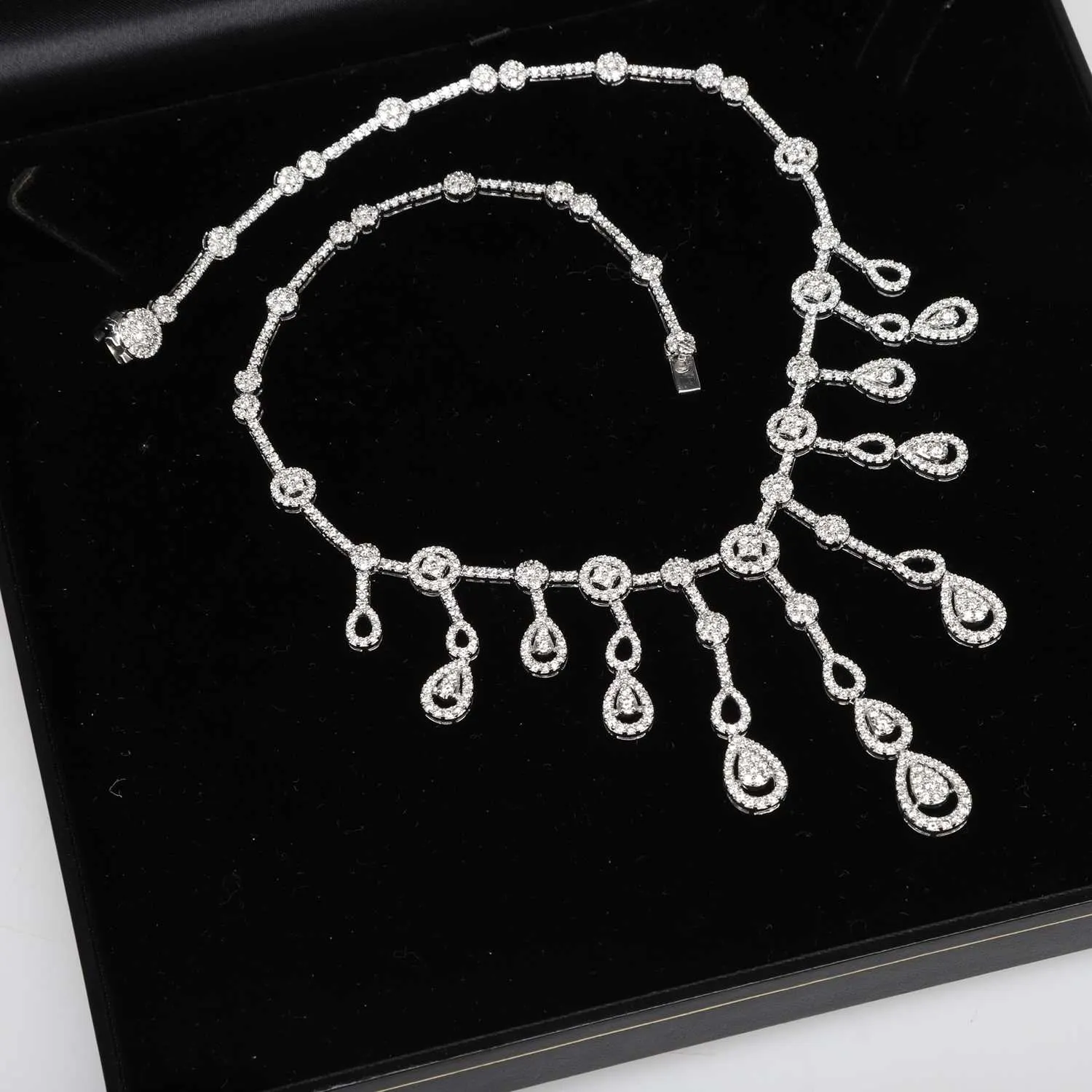 A DIAMOND FRINGE NECKLACE