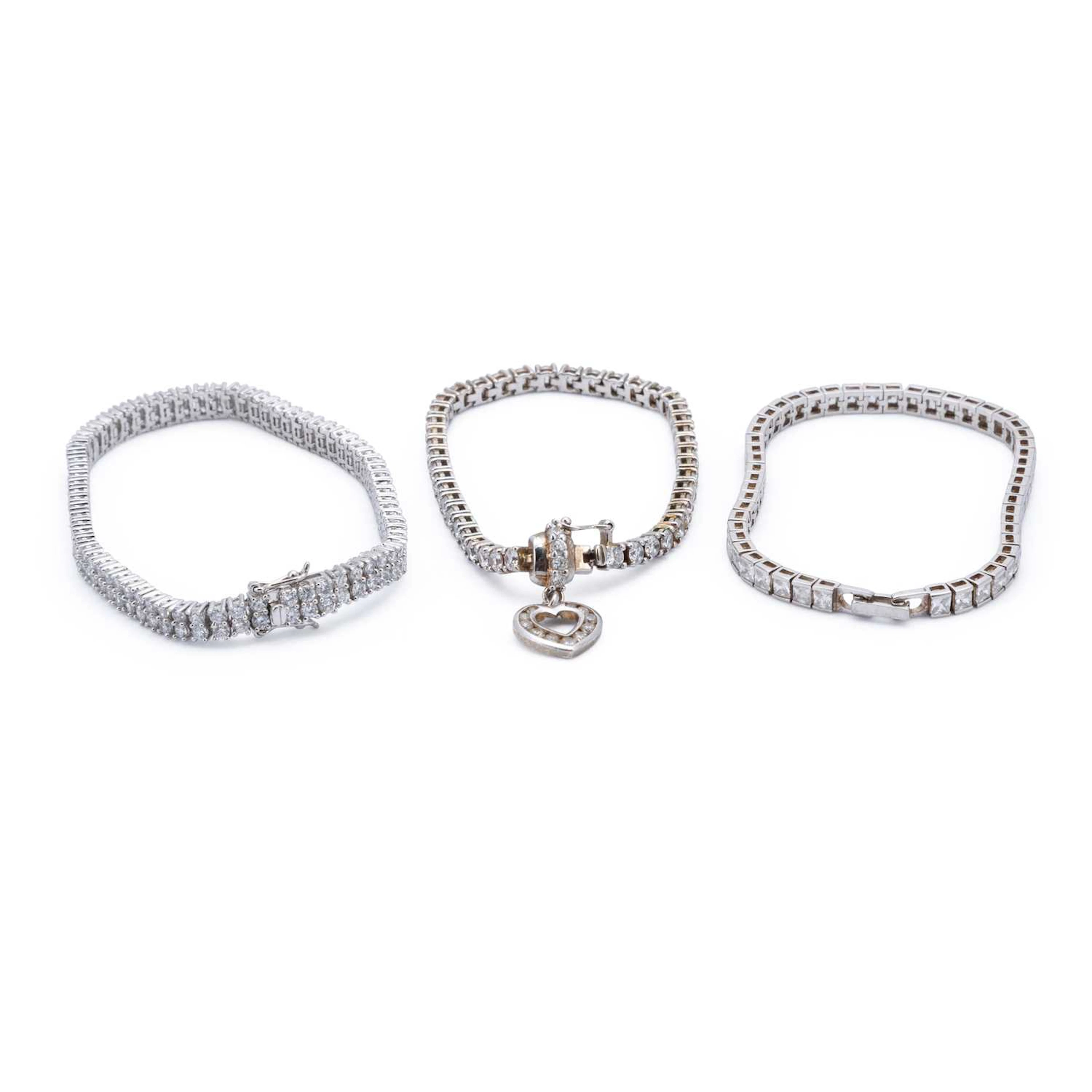 A GROUP OF SILVER AND GEM-SET JEWELLERY