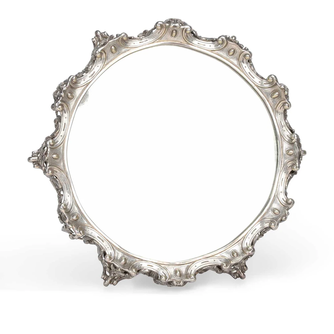 A SILVER PLATED MIRRORED PLATEAU OR CAKE STAND