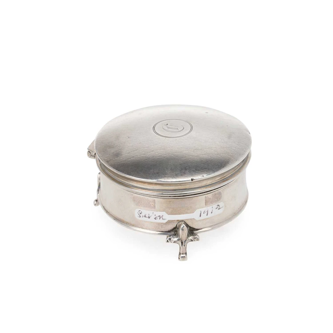 A GEORGE V SILVER JEWELLERY BOX