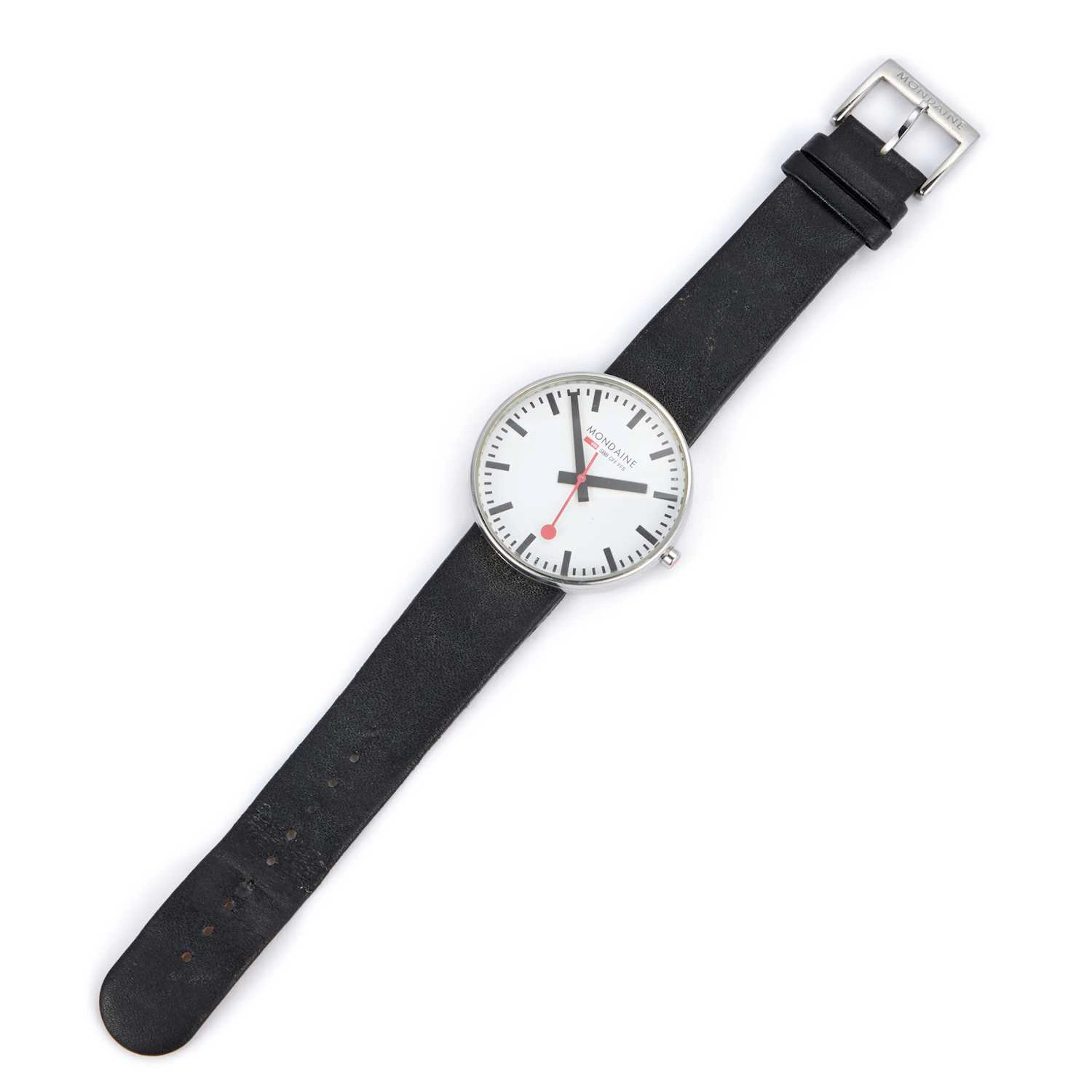 A GENTS STEEL MONDAINE STRAP WATCH