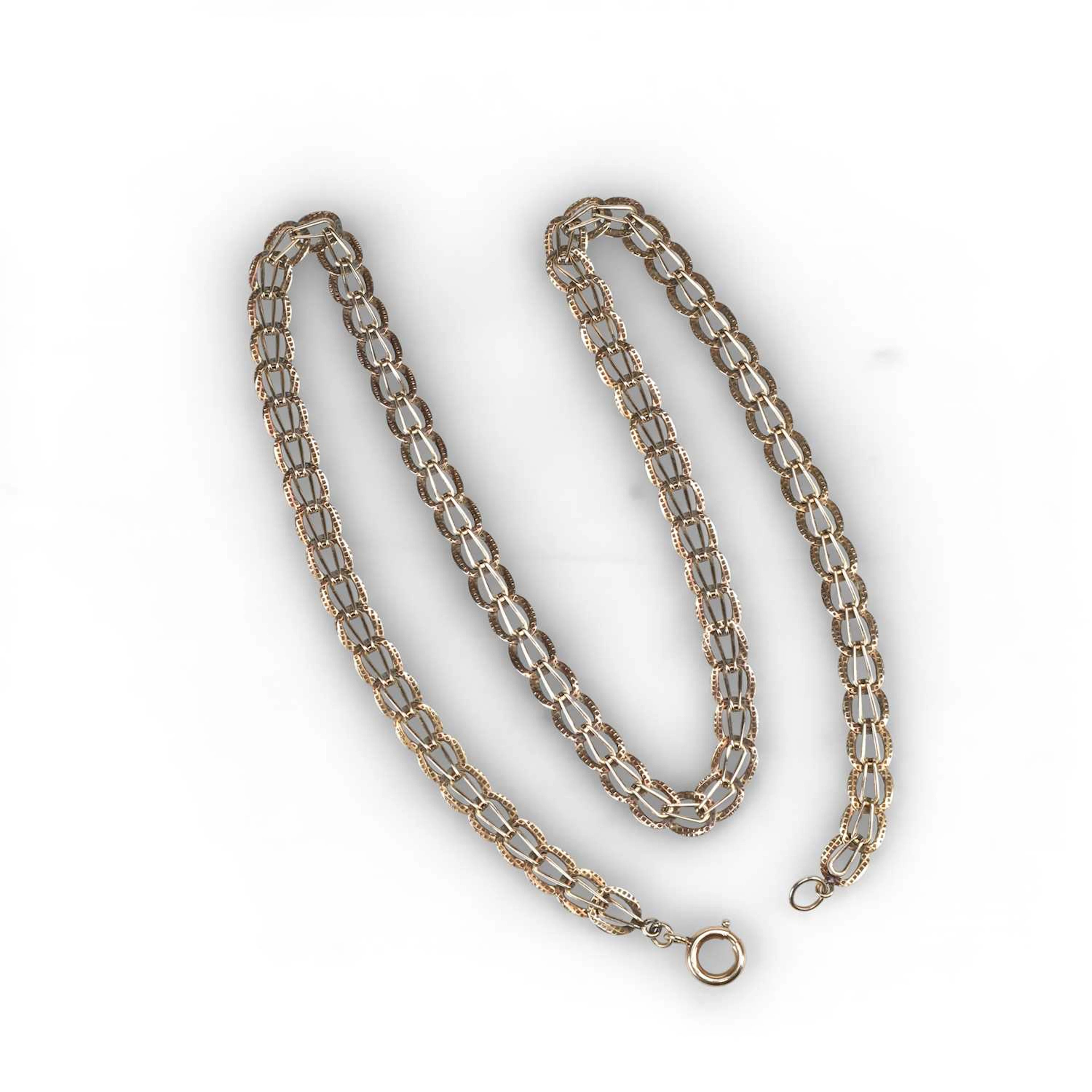 A 9 CARAT GOLD FANCY CHAIN NECKLACE