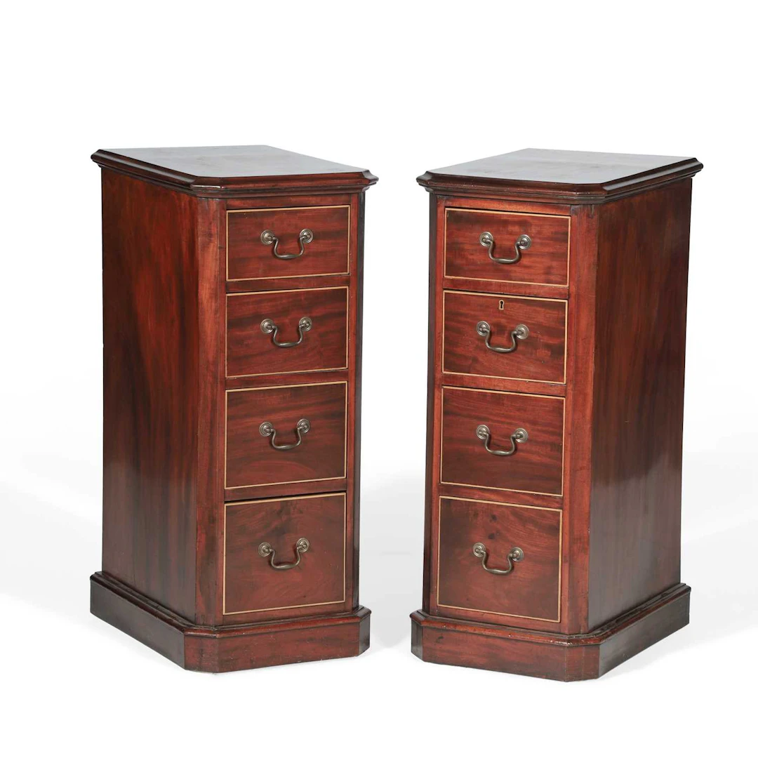A PAIR OF MAHOGANY BEDSIDE CHESTS