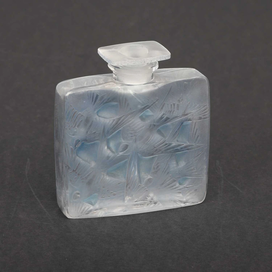 RENÉ LALIQUE (FRENCH, 1860-1945), A 'HIRONDELLES' PERFUME BOTTLE