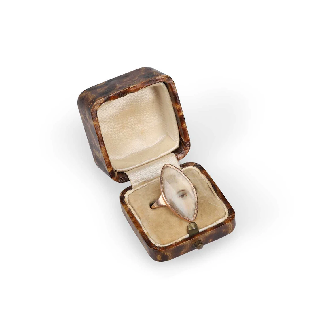 § A GEORGIAN GOLD LOVER'S EYE RING