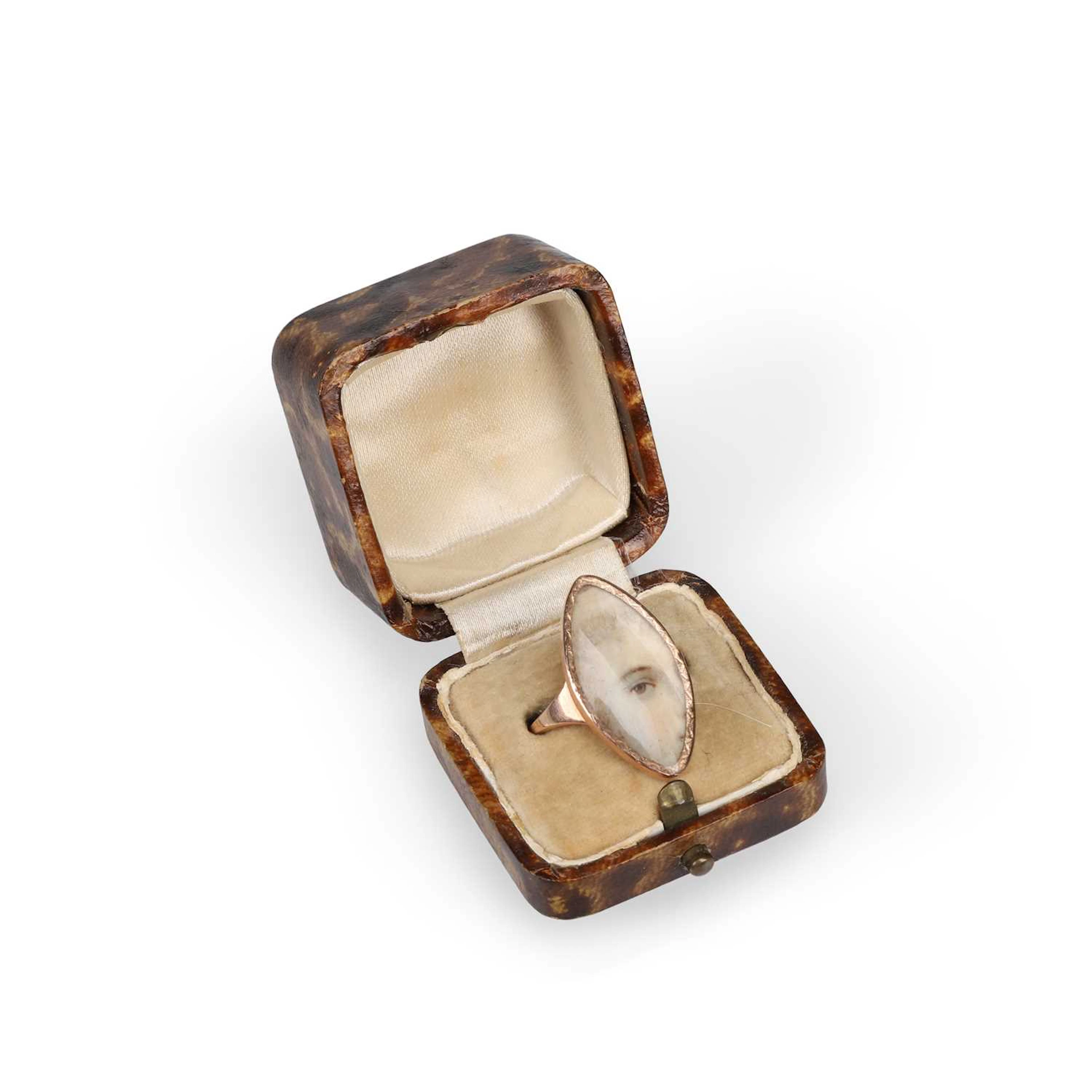 § A GEORGIAN GOLD LOVER'S EYE RING