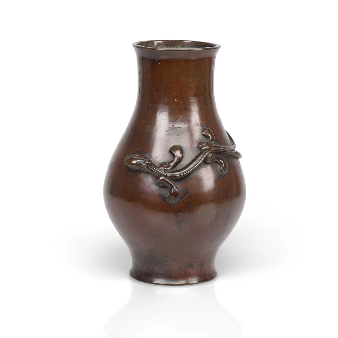 A CHINESE PATINATED BRONZE VASE QING DYNASTY