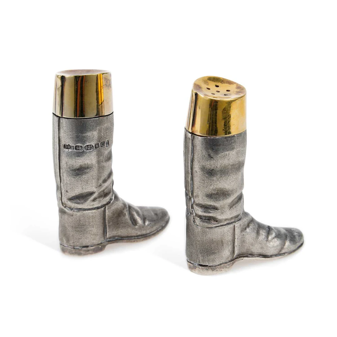 A PAIR OF ELIZABETH II NOVELTY SILVER SALT AND PEPPER SHAKERS