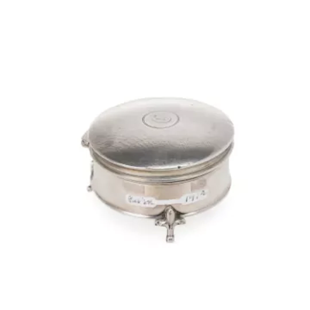 A GEORGE V SILVER JEWELLERY BOX