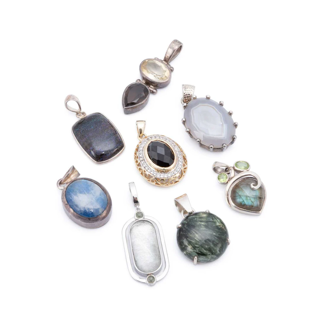 A COLLECTION OF SILVER AND GEM-SET JEWELLERY