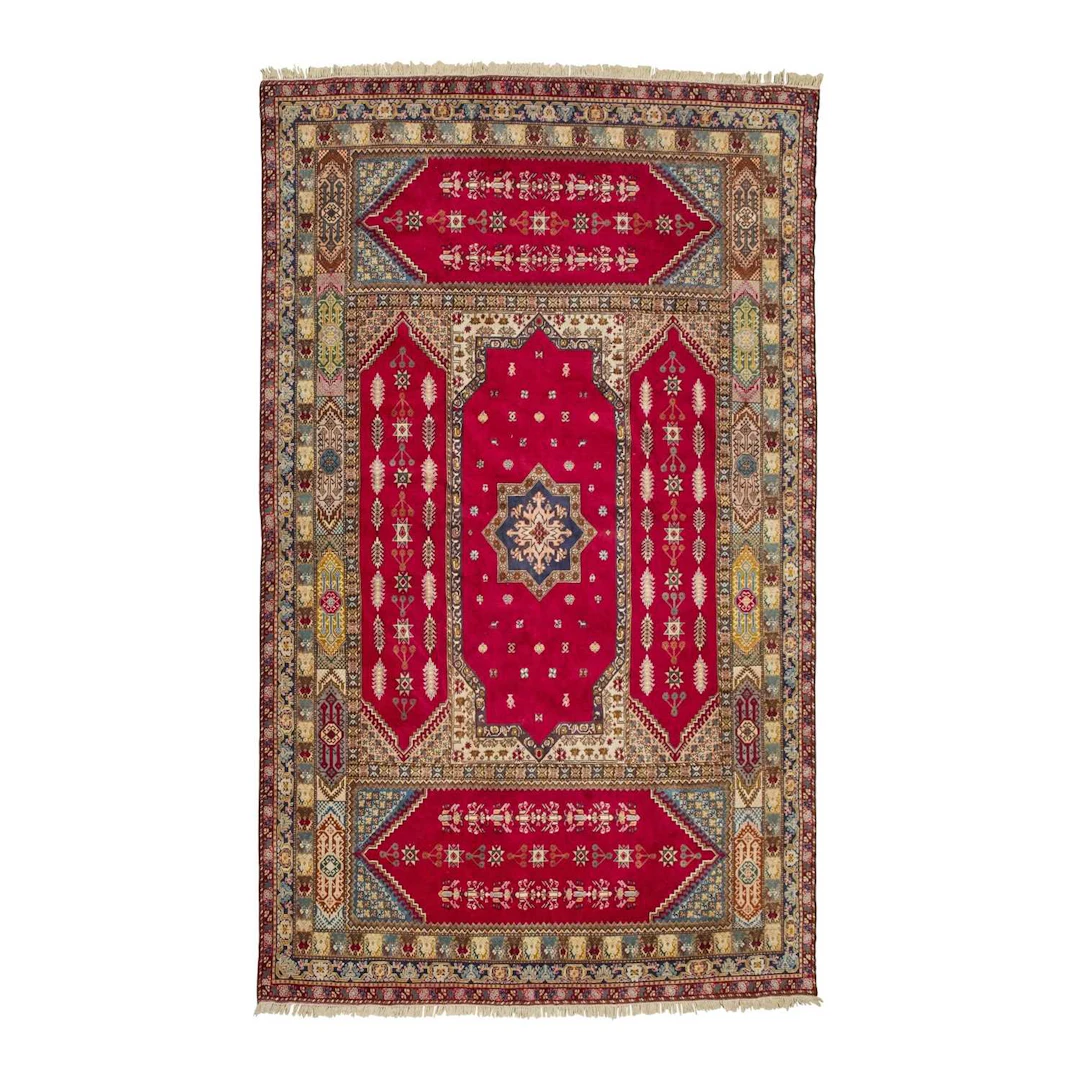 A TRICLINIUM CARPET
