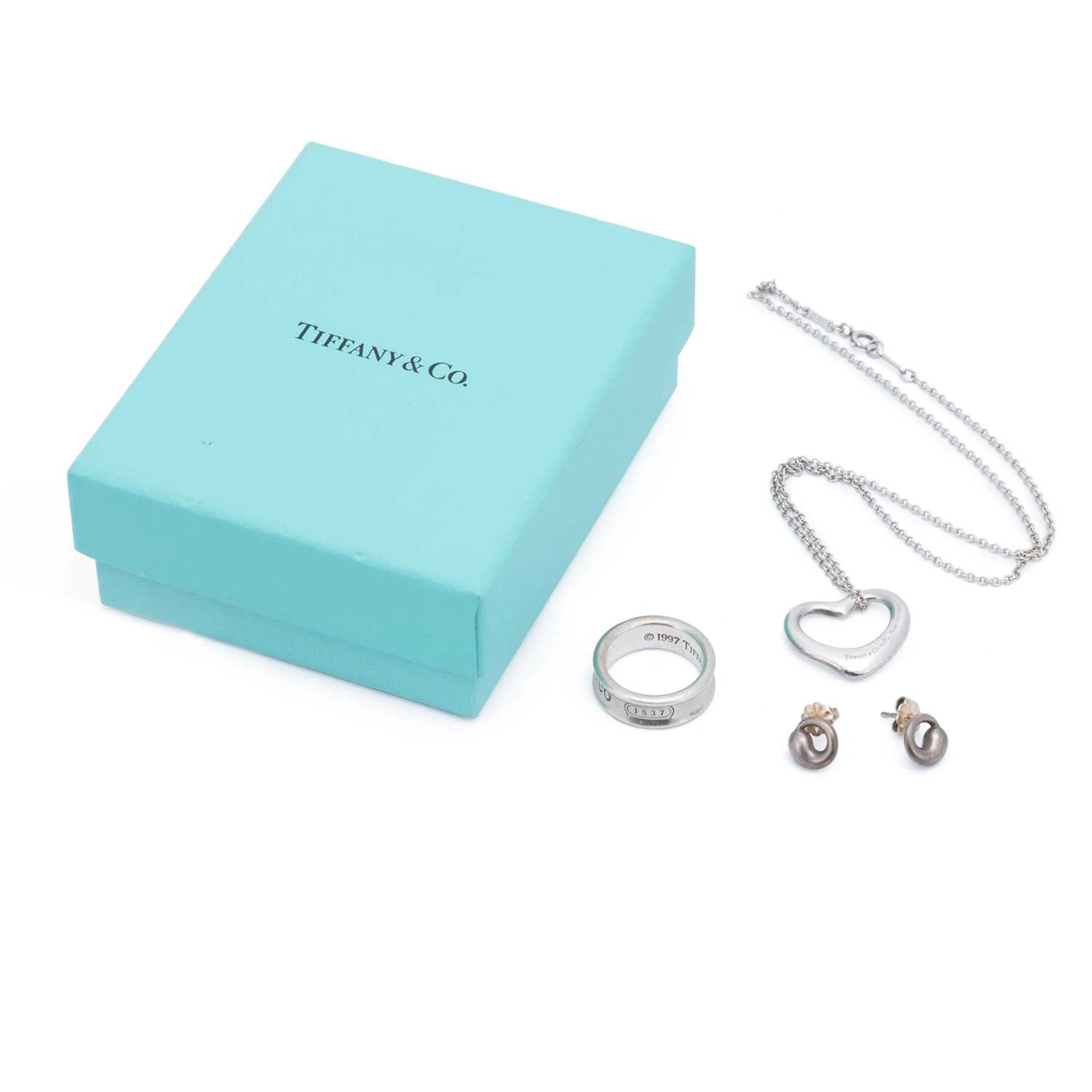 A GROUP OF TIFFANY & CO SILVER JEWELLERY