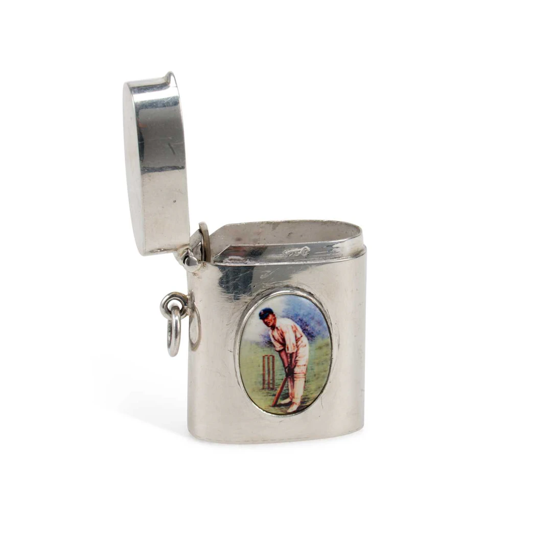 A CONTINENTAL SILVER AND ENAMEL VESTA CASE