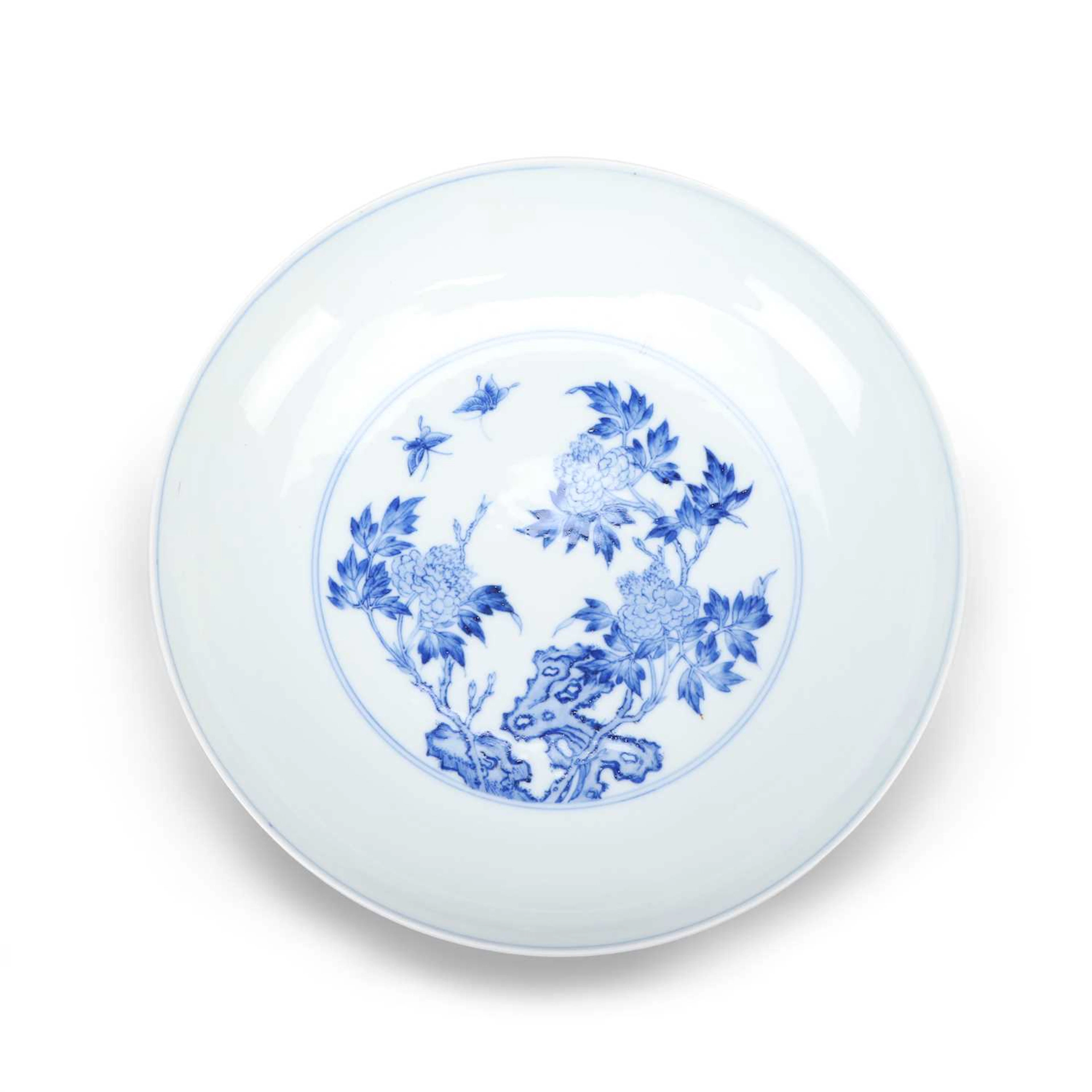 A CHINESE BLUE AND WHITE SAUCER DISH