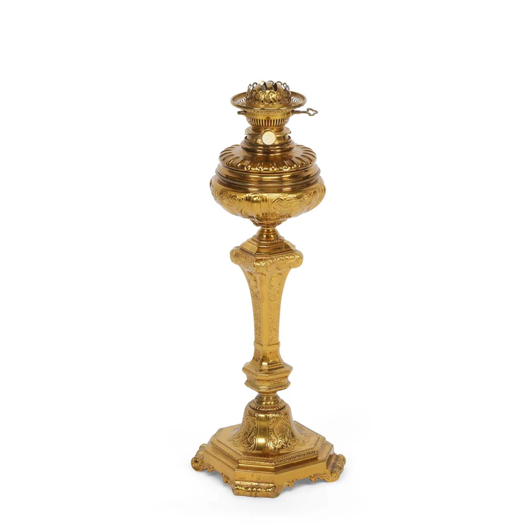 A LARGE BRASS TABLE OIL LAMP