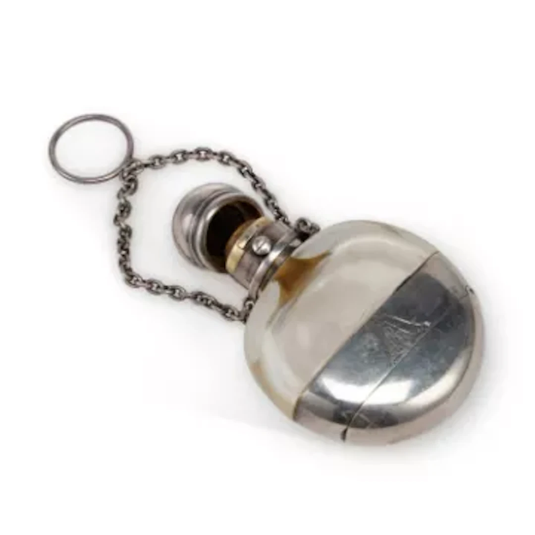 A VICTORIAN SILVER-MOUNTED COMBINATION SCENT BOTTLE AND VINAIGRETTE