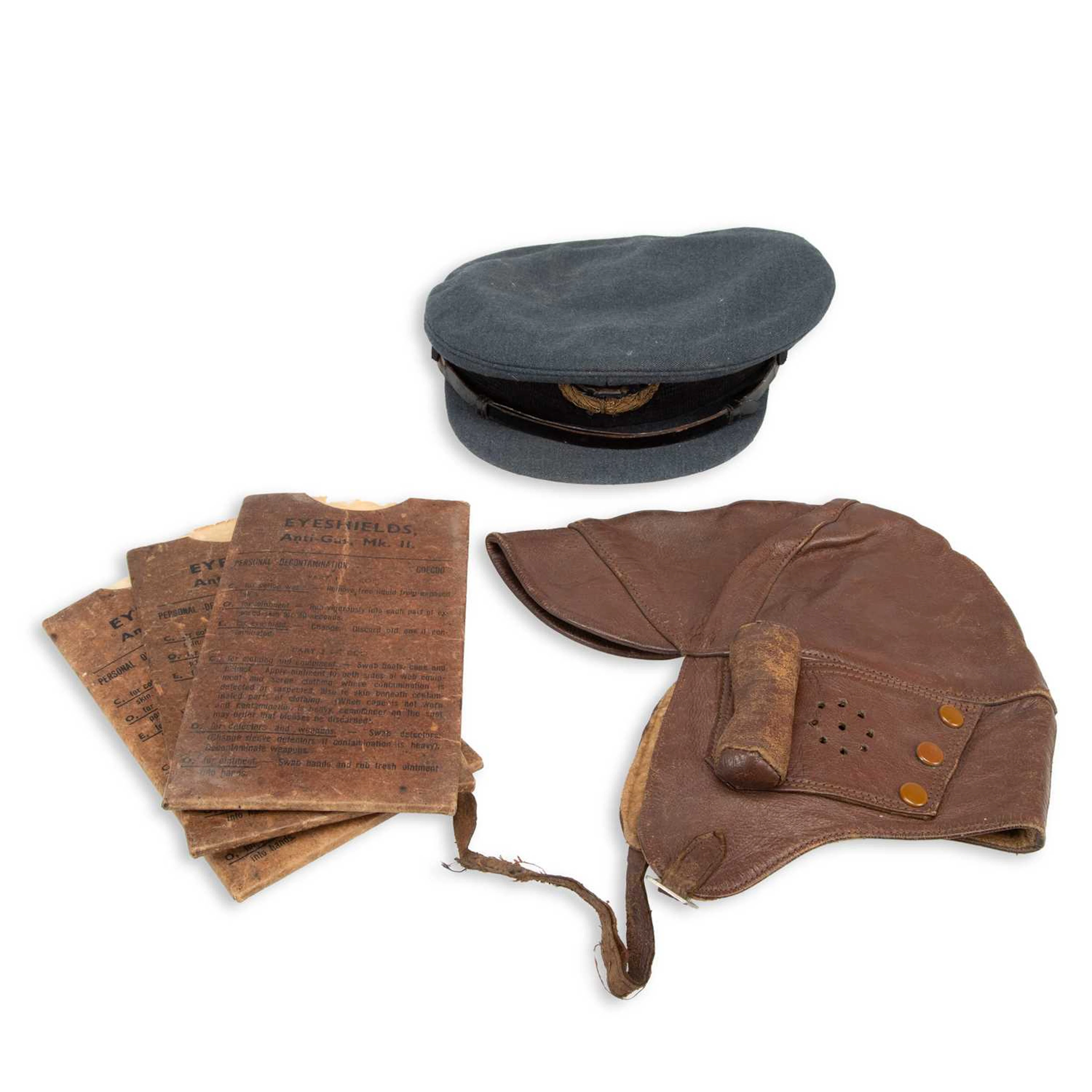 A GROUP OF MILITARIA
