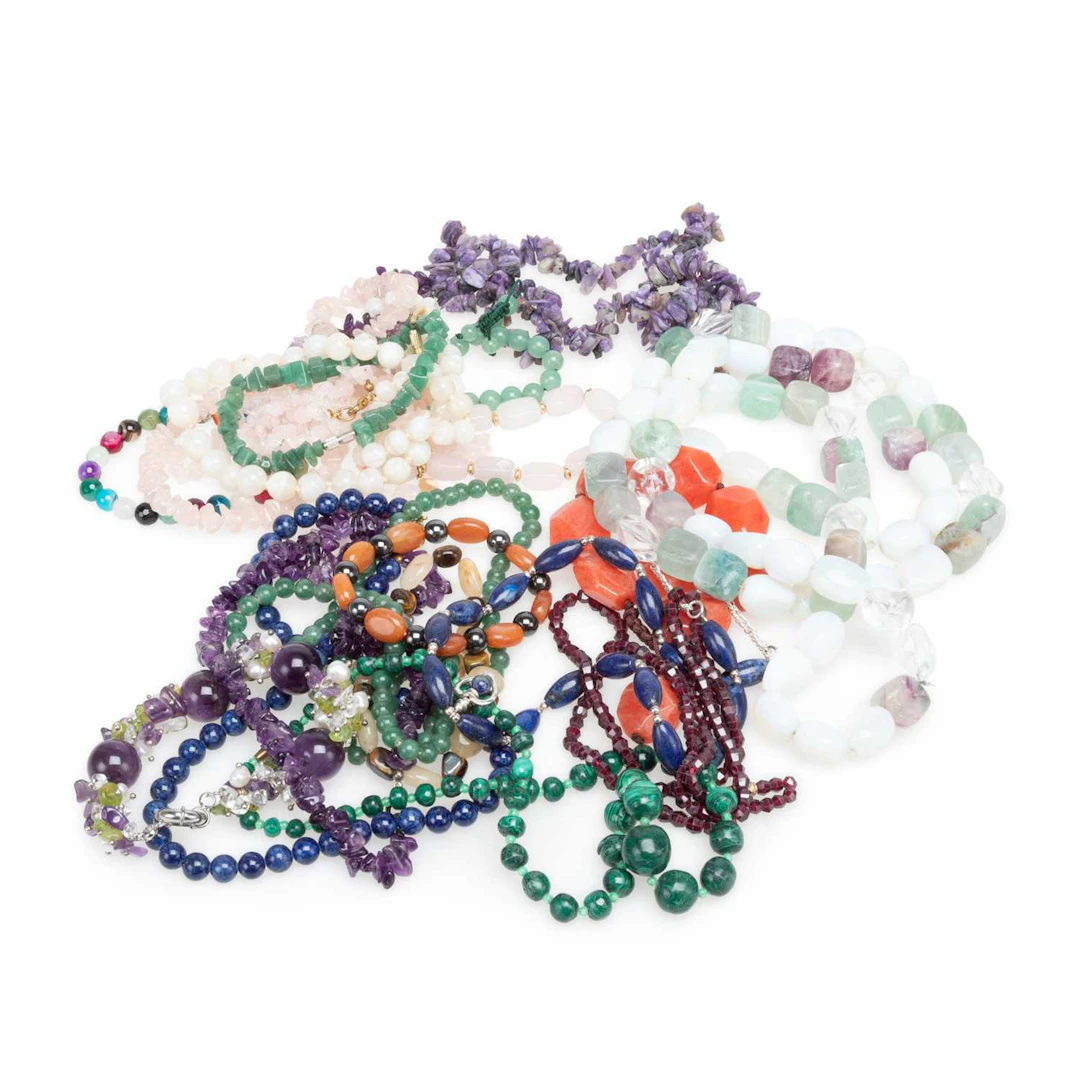 A GROUP OF GEMSTONE BEAD JEWELLERY