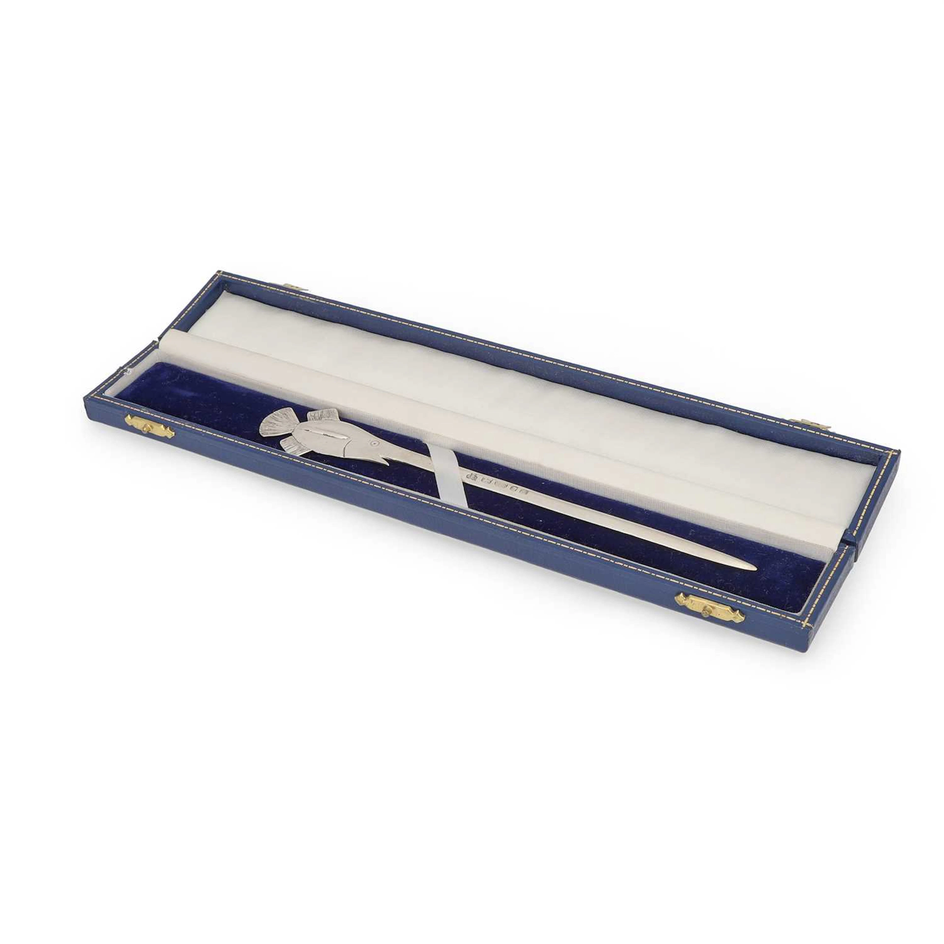 AN ELIZABETH II SILVER NOVELTY LETTER OPENER