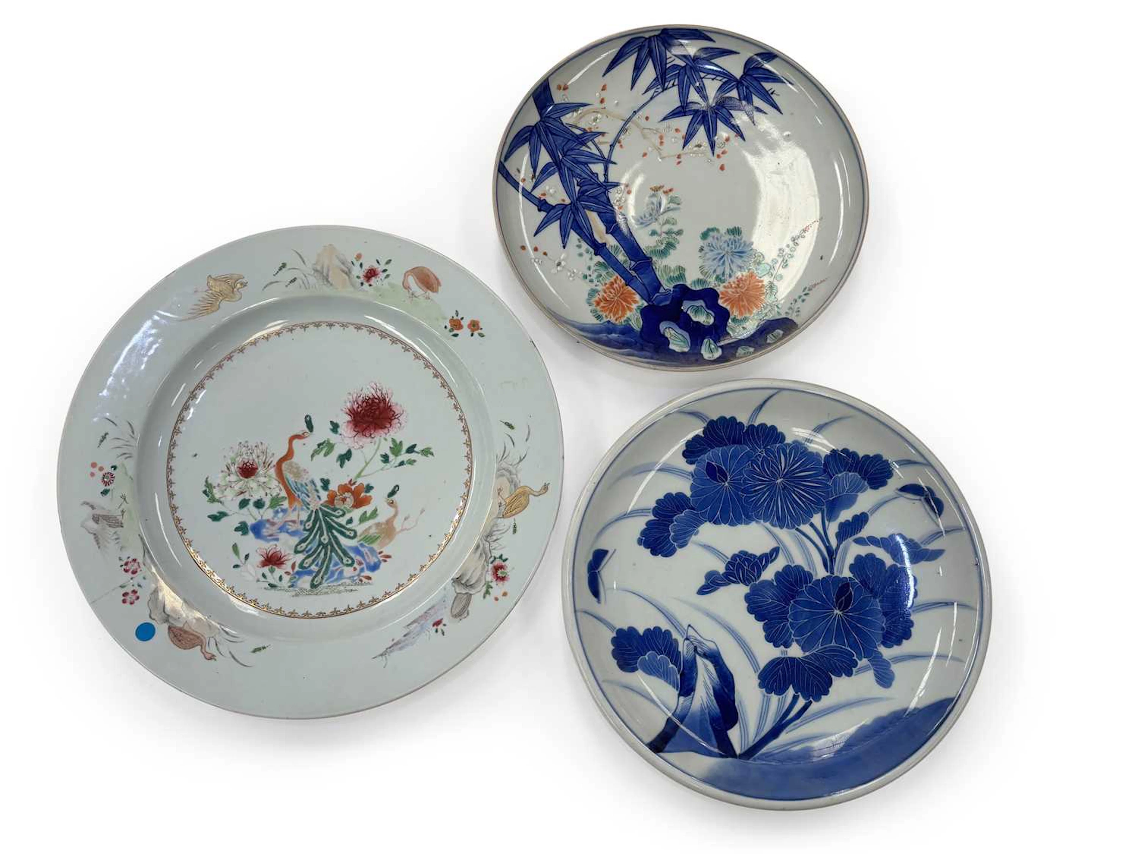 A CHINESE FAMILLE ROSE PORCELAIN DISH TOGETHER WITH TWO JAPANESE PORCELAIN