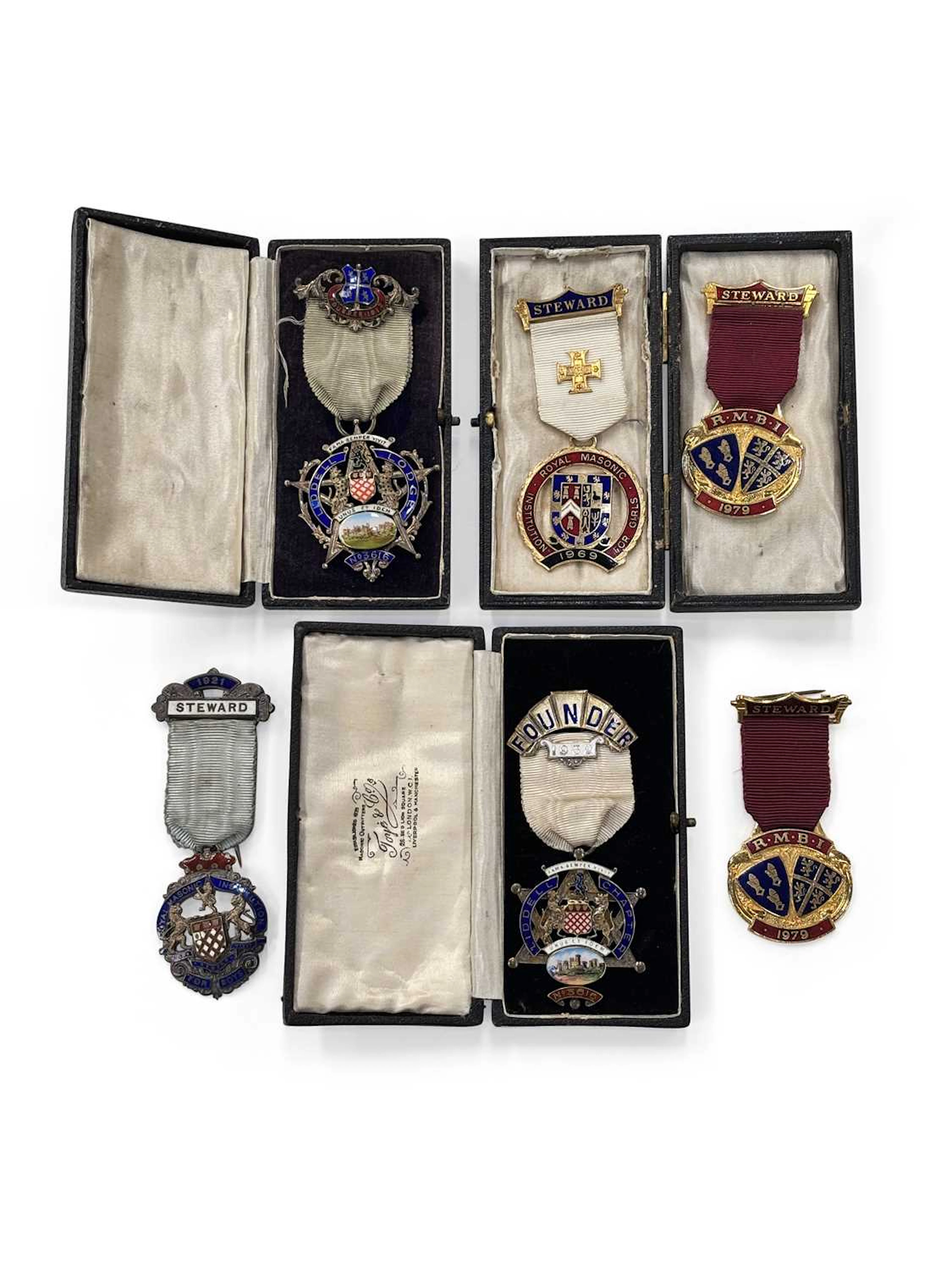 A GROUP OF MASONIC JEWELS
