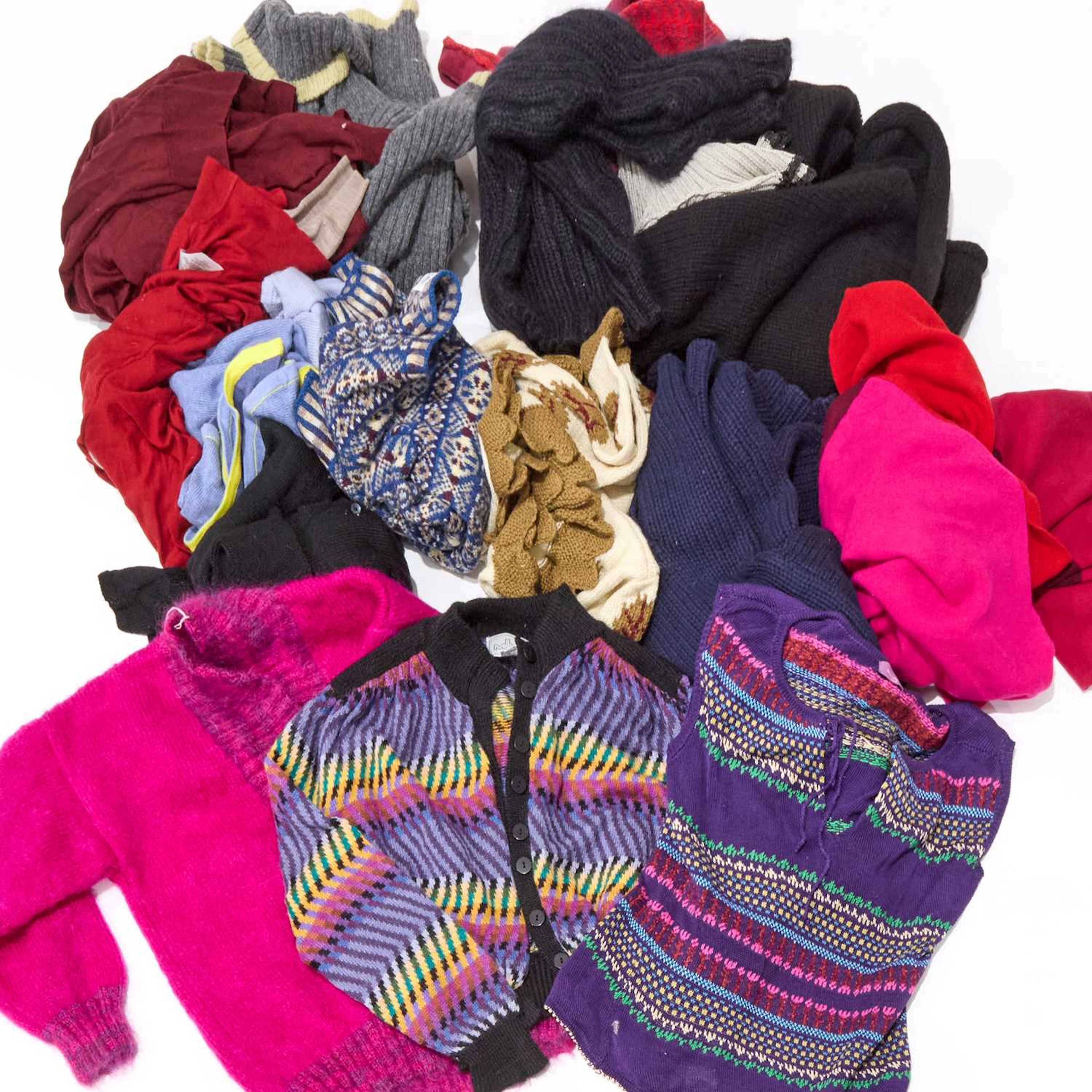 A GROUP OF BRANDED KNITWEAR