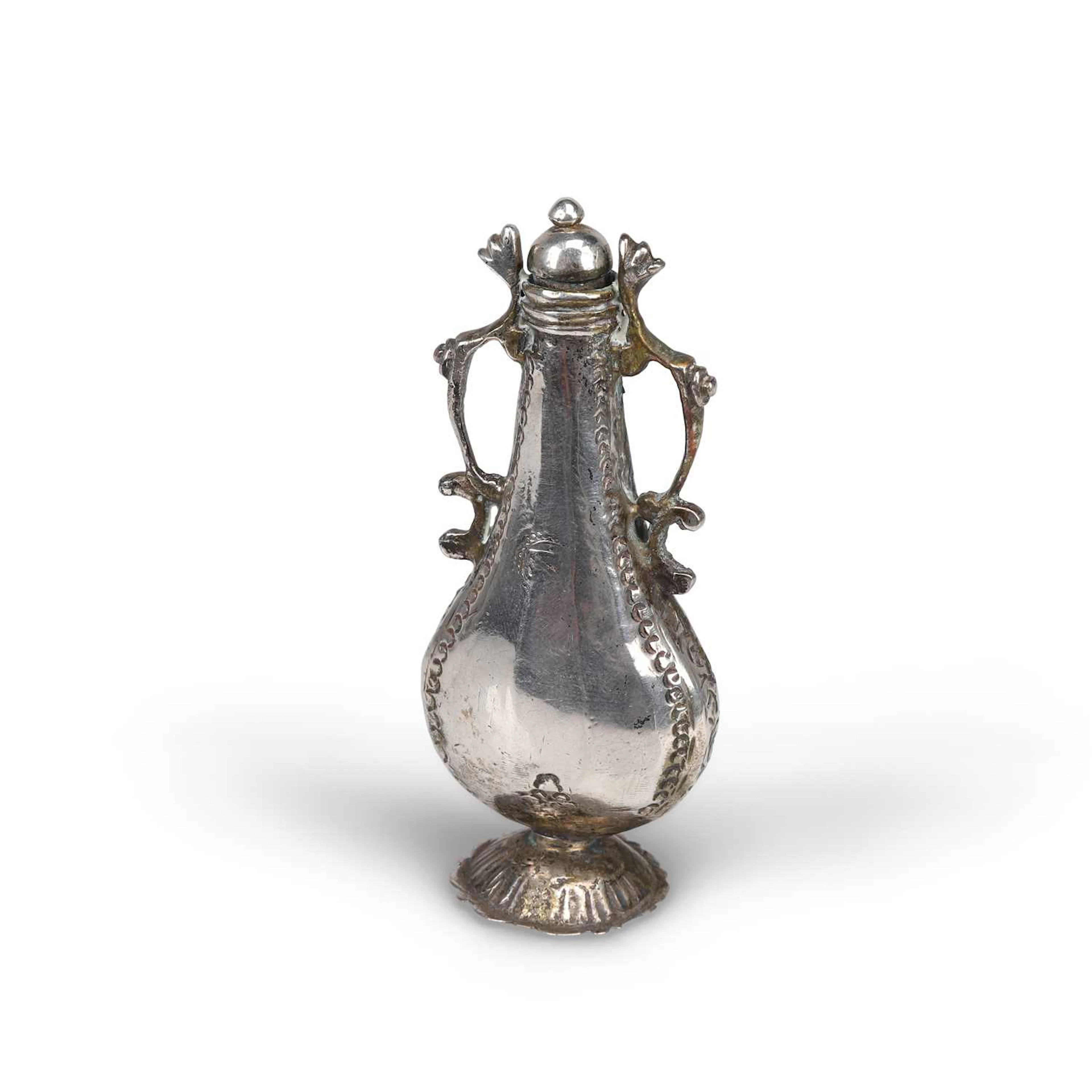 A SILVER SCENT BOTTLE