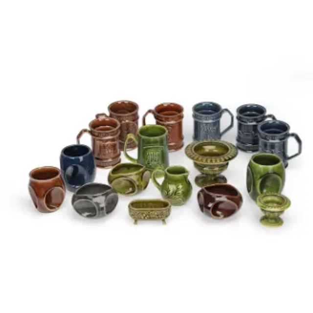 A COLLECTION OF HOLKHAM POTTERY