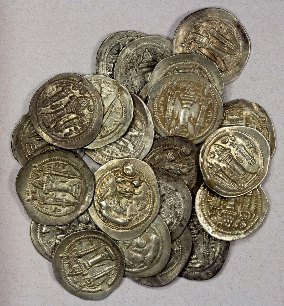 ANCIENT PERSIA: SASANIAN KINGDOM: Peroz, 457-484, LOT of 25 silver drachms
