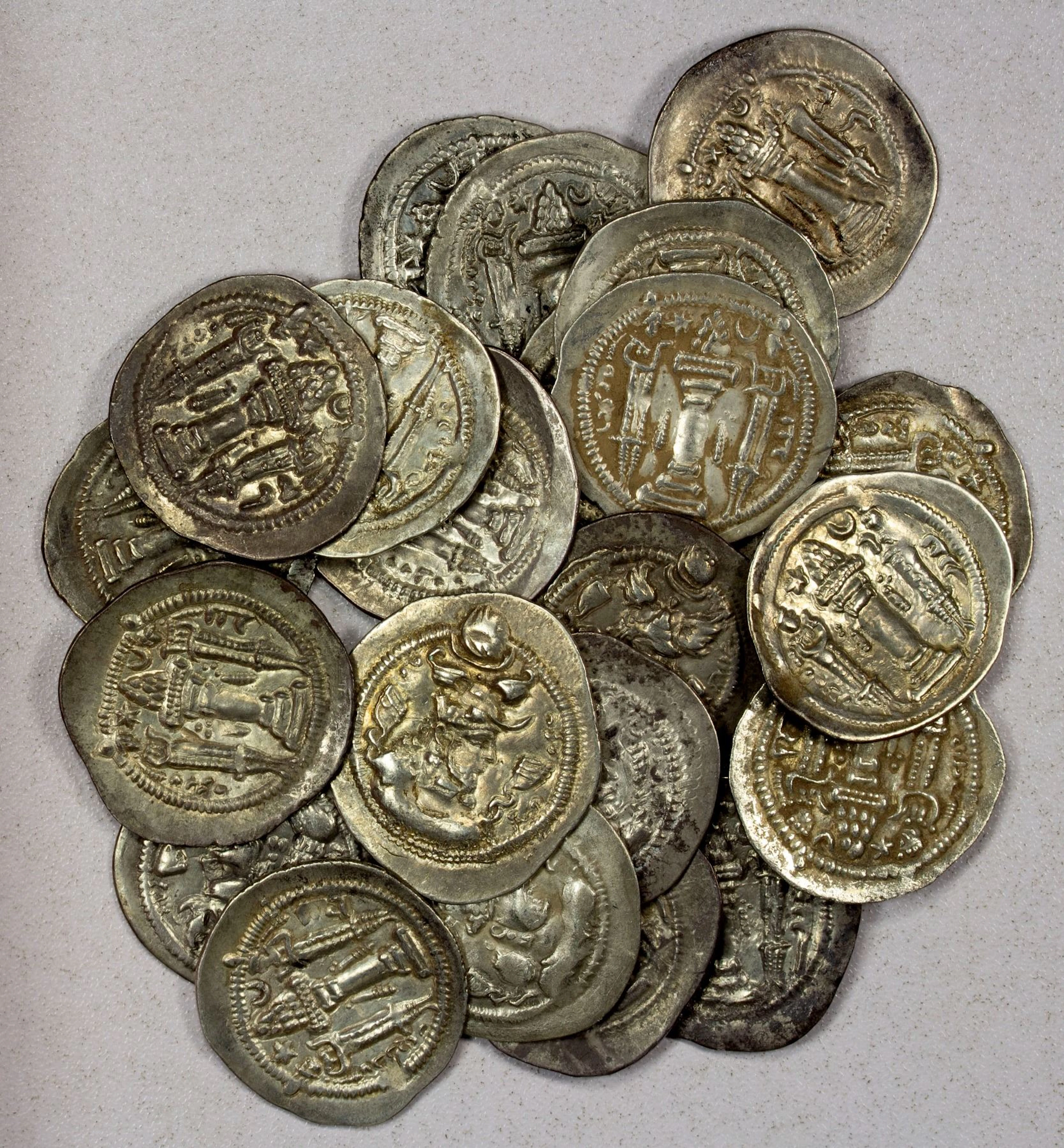 ANCIENT PERSIA: SASANIAN KINGDOM: Peroz, 457-484, LOT of 25 silver drachms