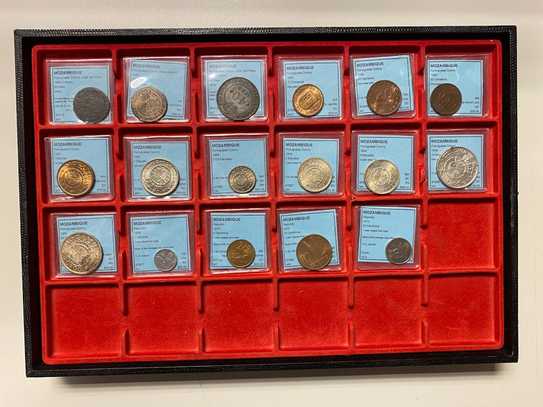 MOZAMBIQUE: LOT of 17 coins