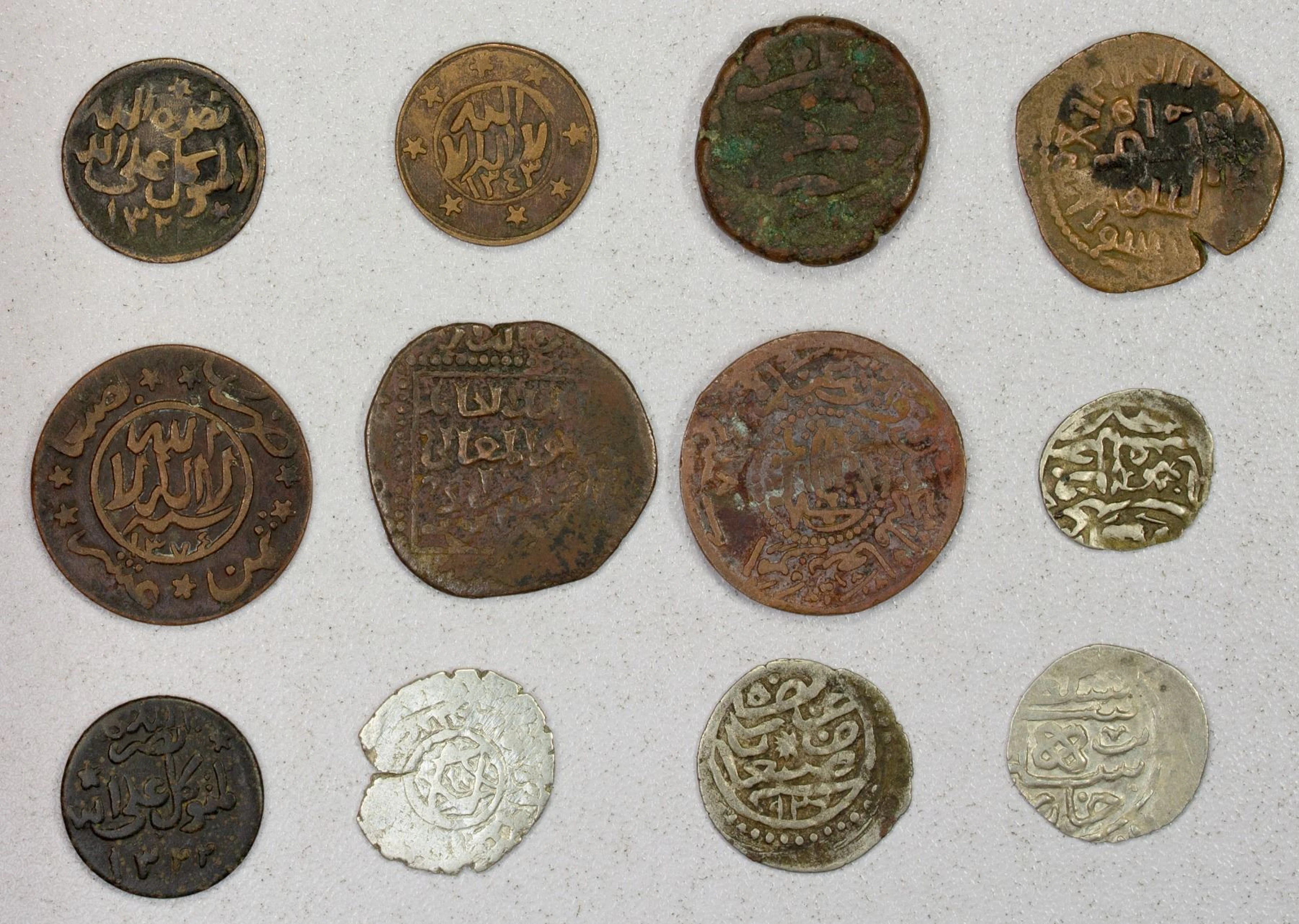 MEDIEVAL YEMEN, etc.: LOT of 4 small silver and 8 copper coins