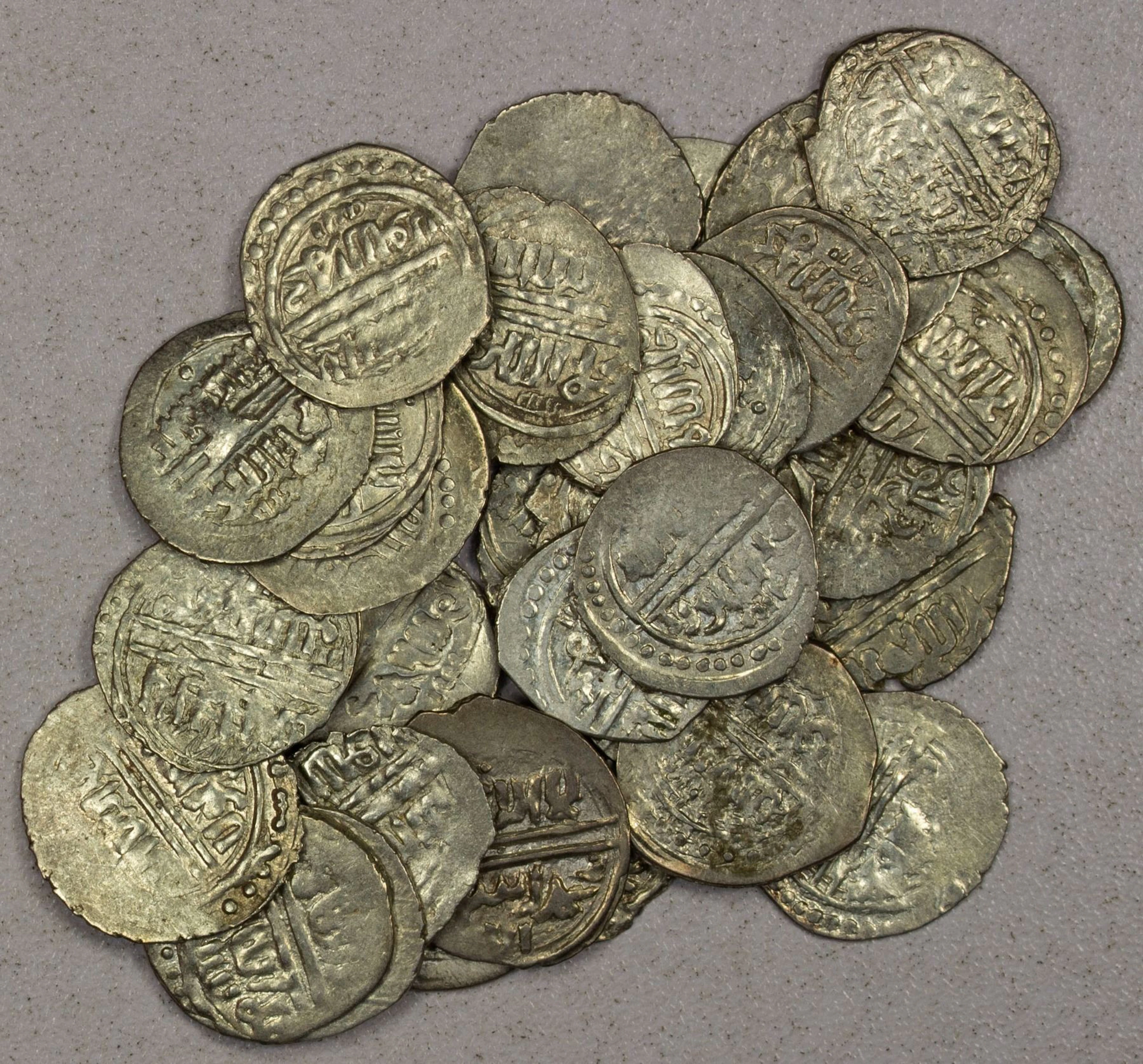 EARLY ISLAMIC: OTTOMAN EMPIRE: Murad I, 1360-1389, LOT of 34 silver akçes