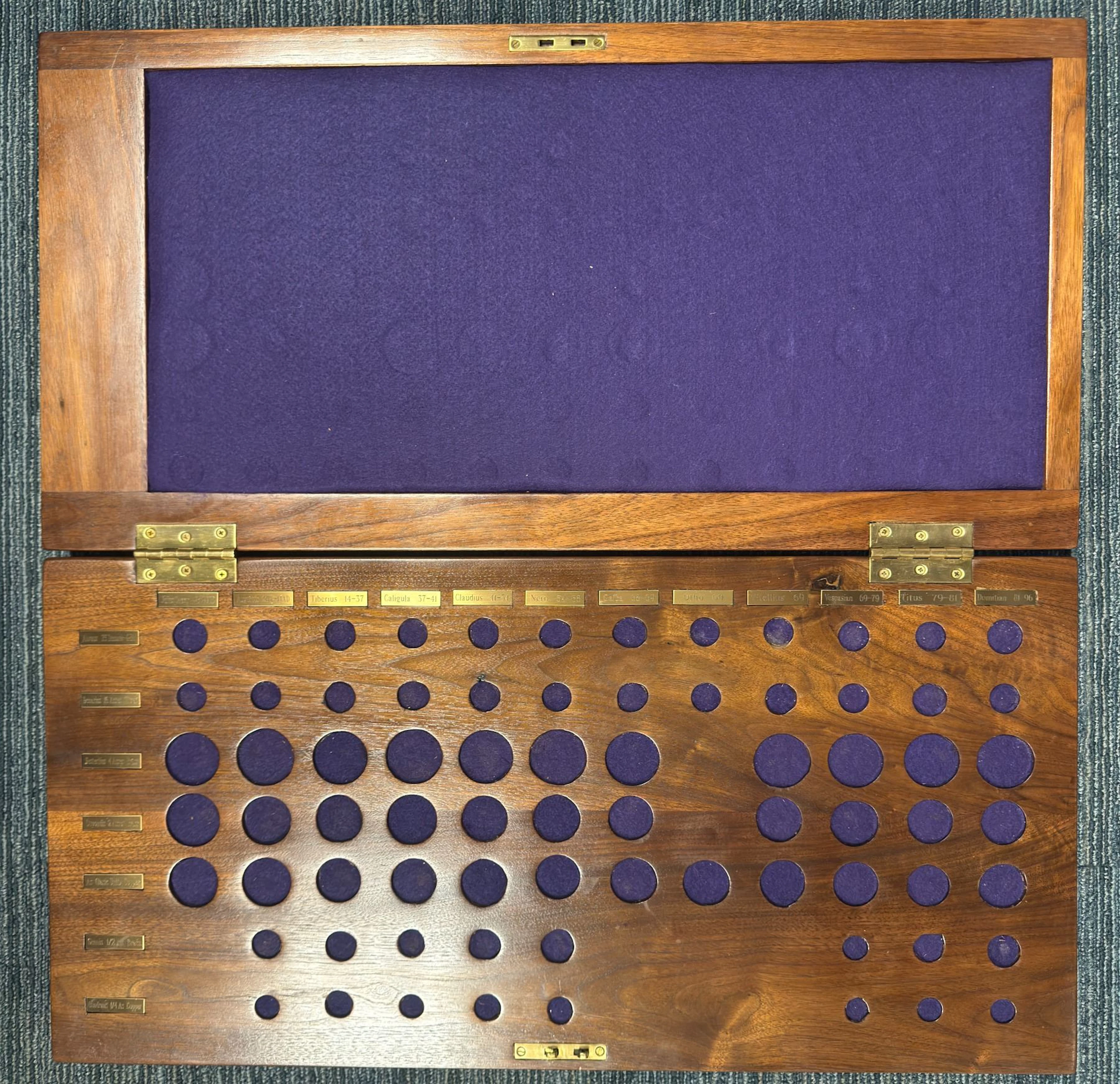 ROMAN EMPIRE: Twelve Caesars wooden display case (8.2kg / 18.1lbs)