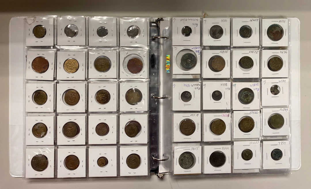 MEDIEVAL ISLAMIC: LOT of 225 coins
