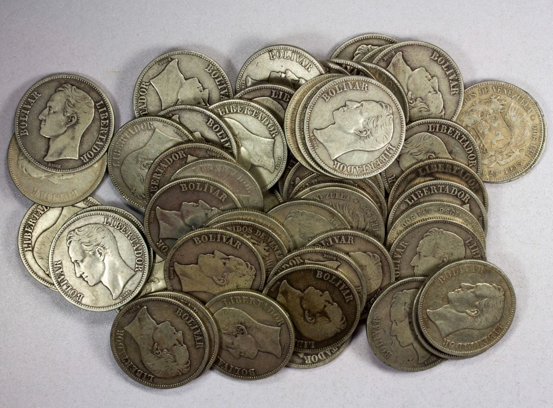 VENEZUELA: LOT of 58 silver crowns
