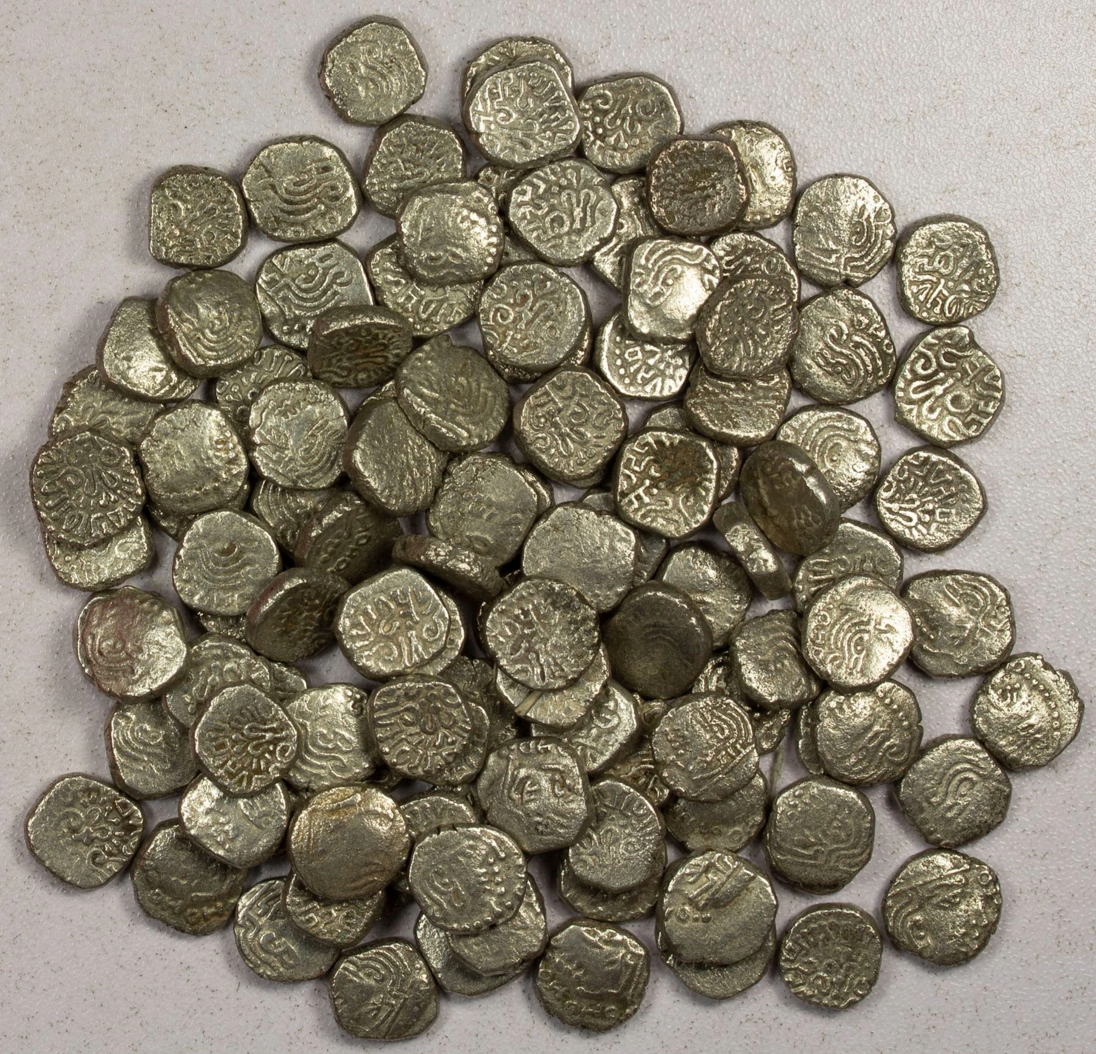 ANCIENT INDIA: GUPTA: LOT of 113 coins
