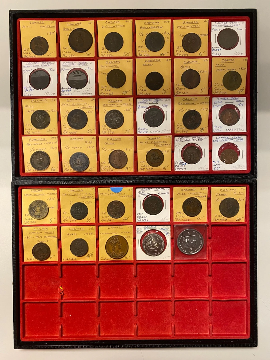 CANADA: LOT of 35 tokens and medals